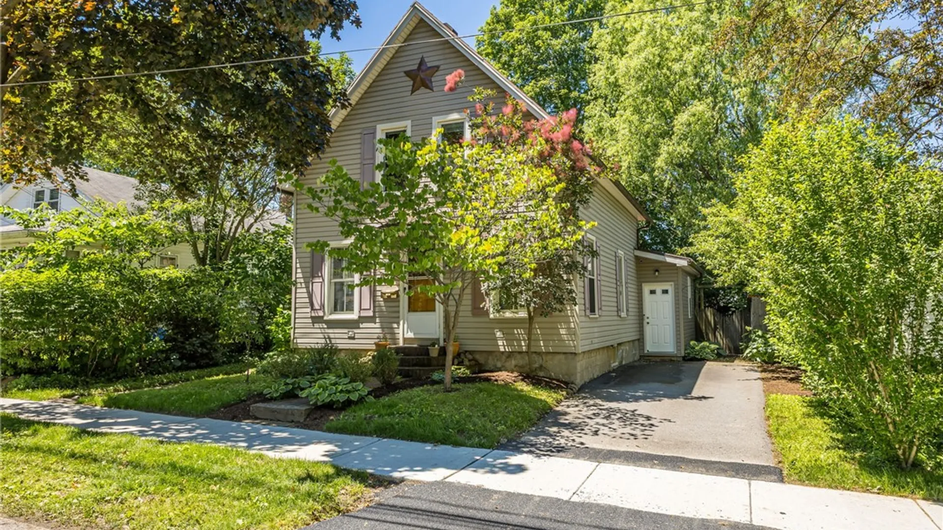 Property at 37 East St, Perinton, NY 14450 2