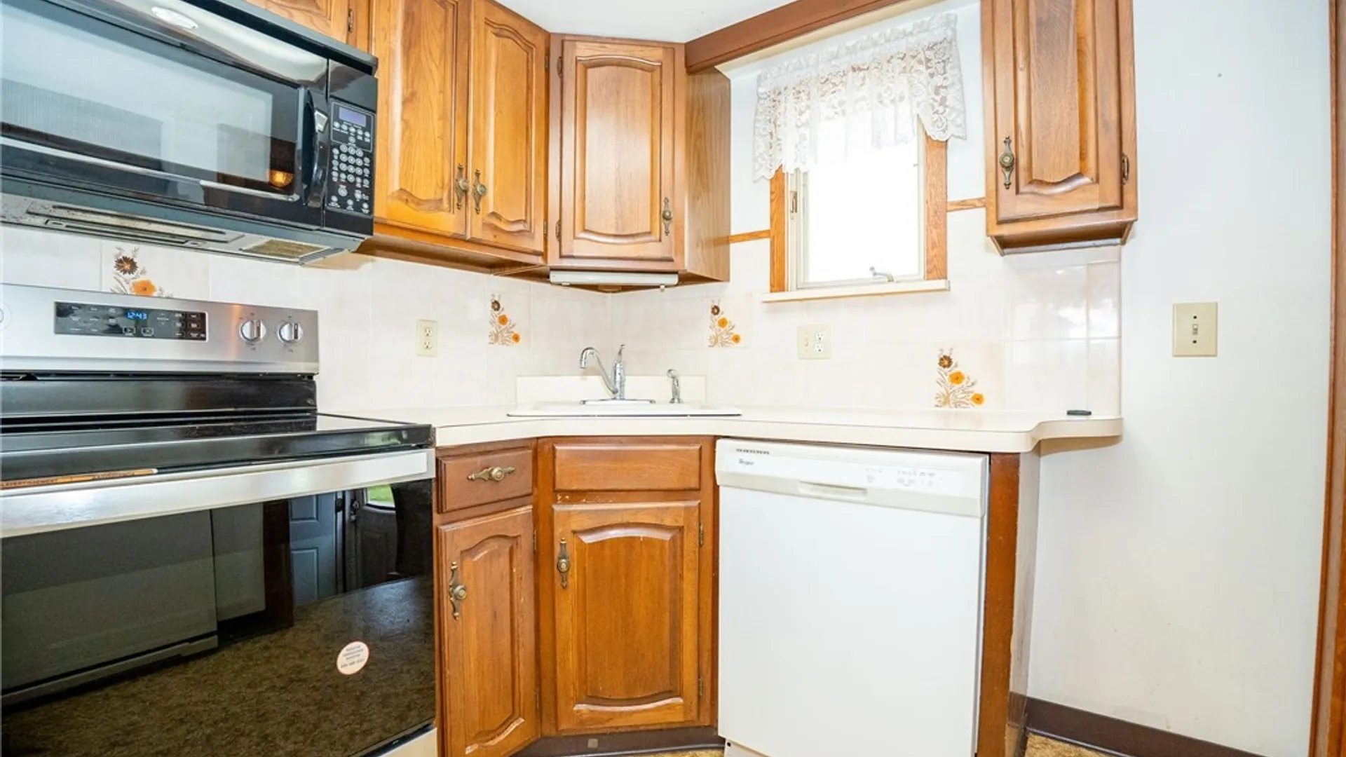 Property at 105 Elm Street, Lackawanna, NY 14218 14