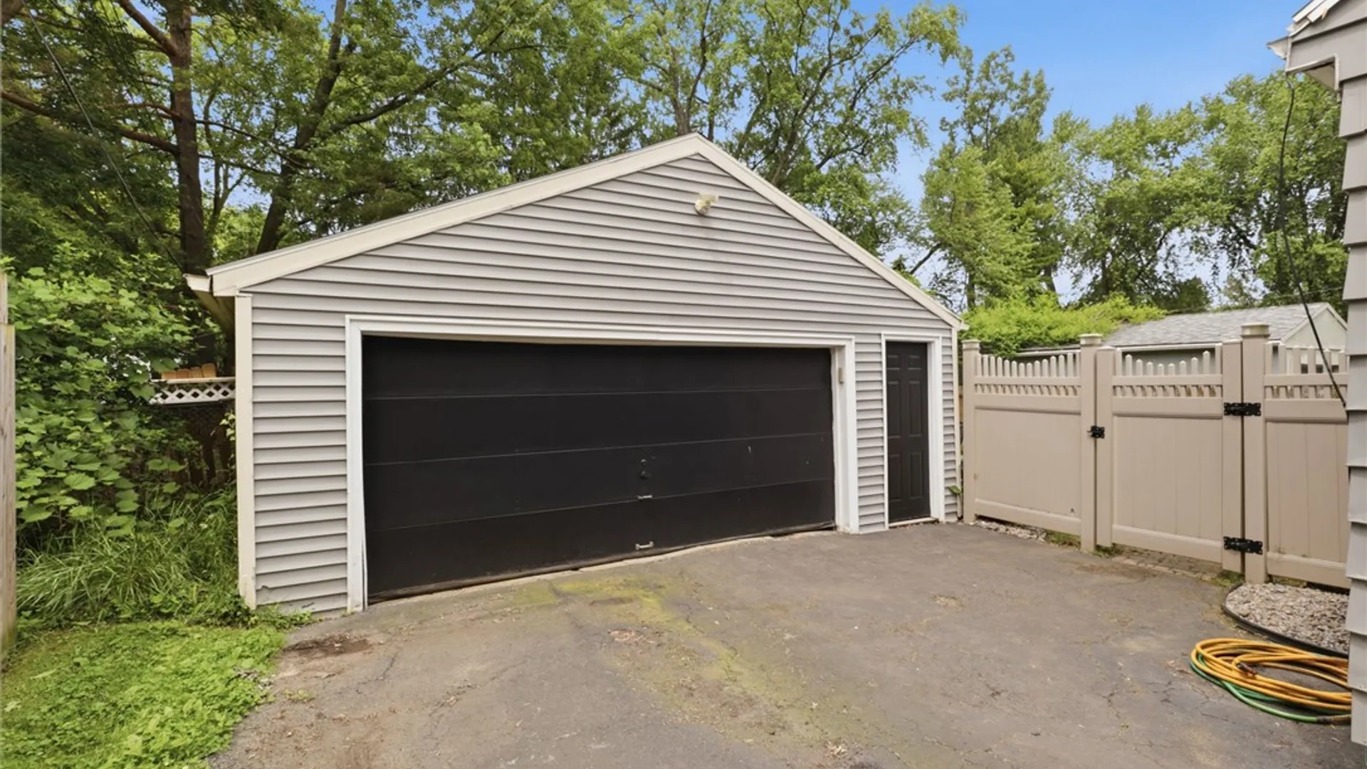 Property at 23 Montcalm Drive, Irondequoit, NY 14617 28
