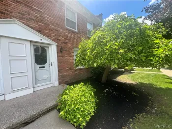 Property at 40 Hamlin Sq, Amherst, NY 14221