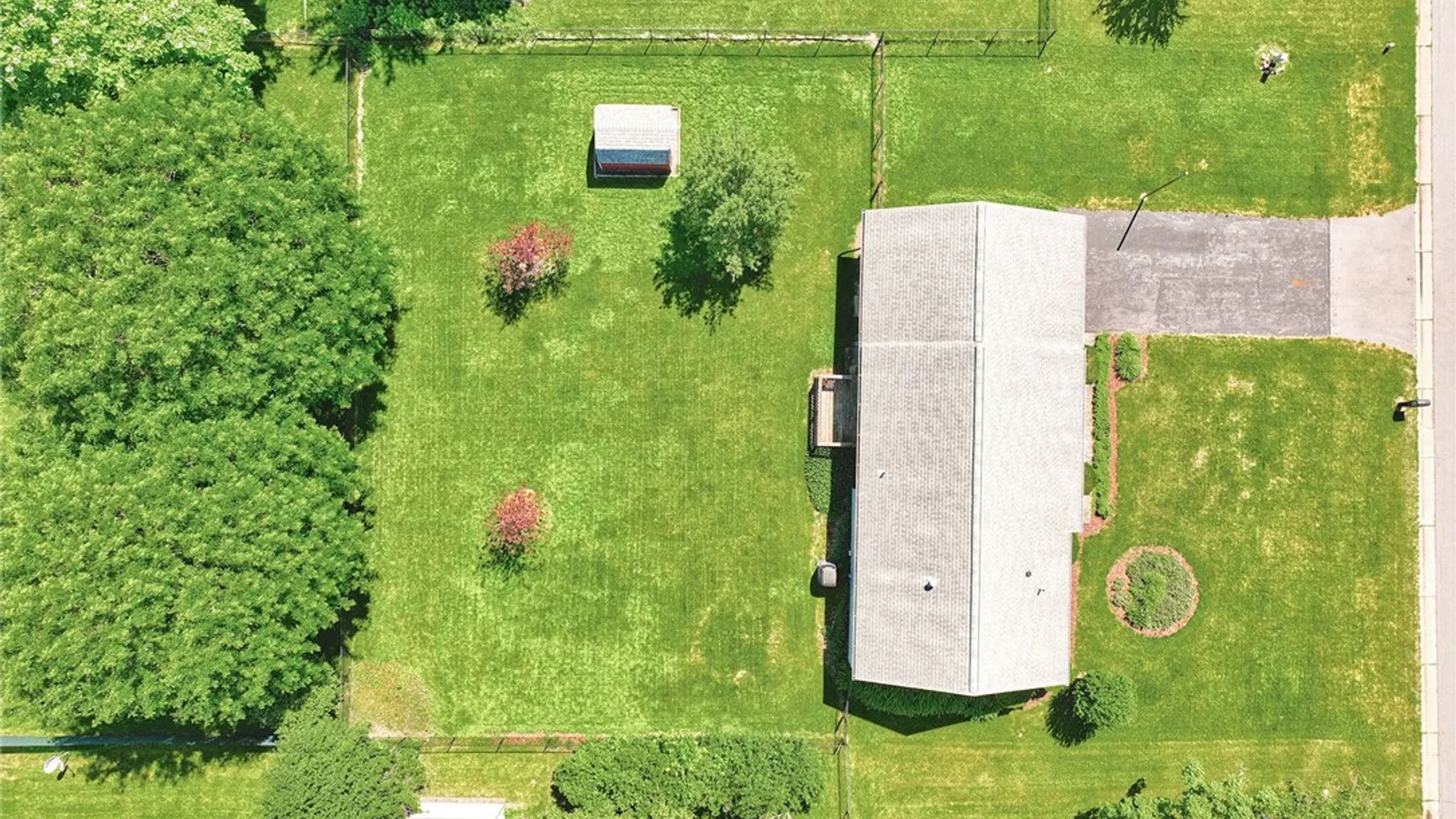 Property at 40 Chiltern Road, Henrietta, NY 14623 42