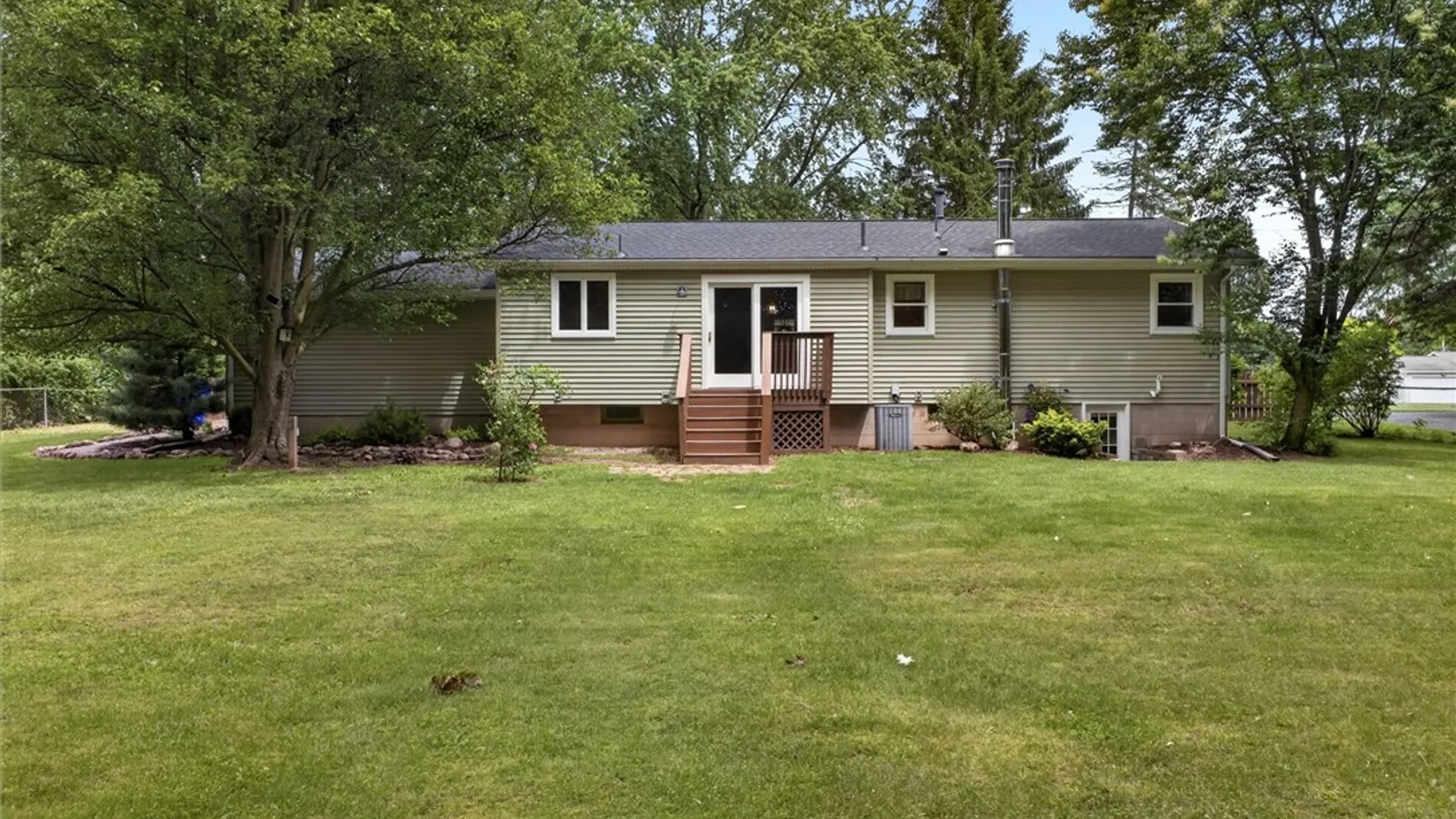 Property at 14 Terry Lane, Ogden, NY 14624 42