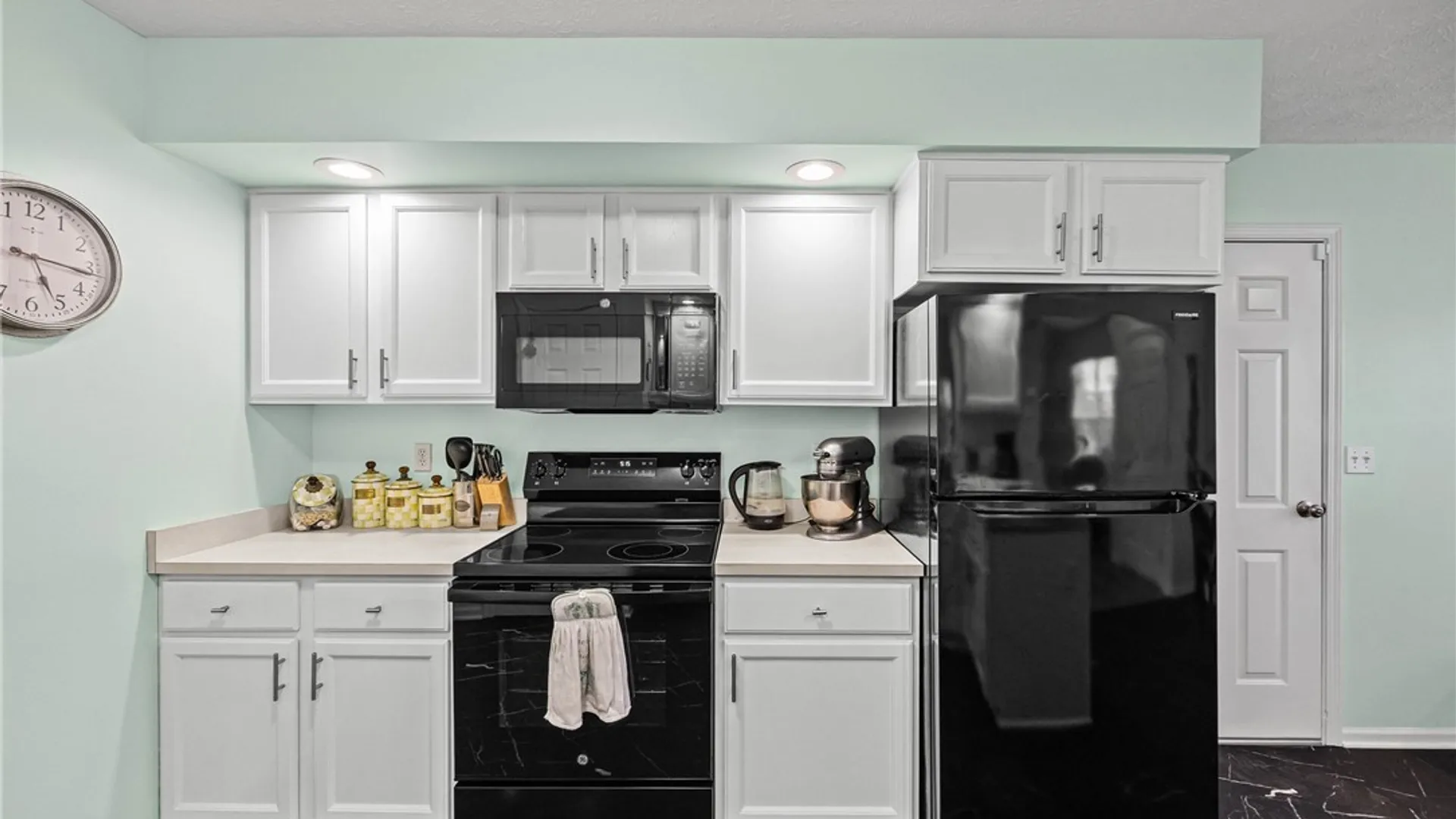 Property at 202 Twin Pines Court, Greece, NY 14616 10