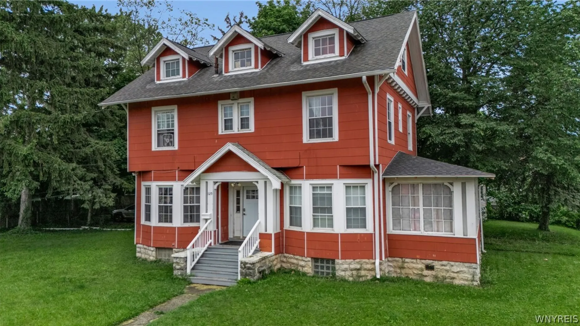 Property at 125 Winspear Avenue, Buffalo, NY 14214 3