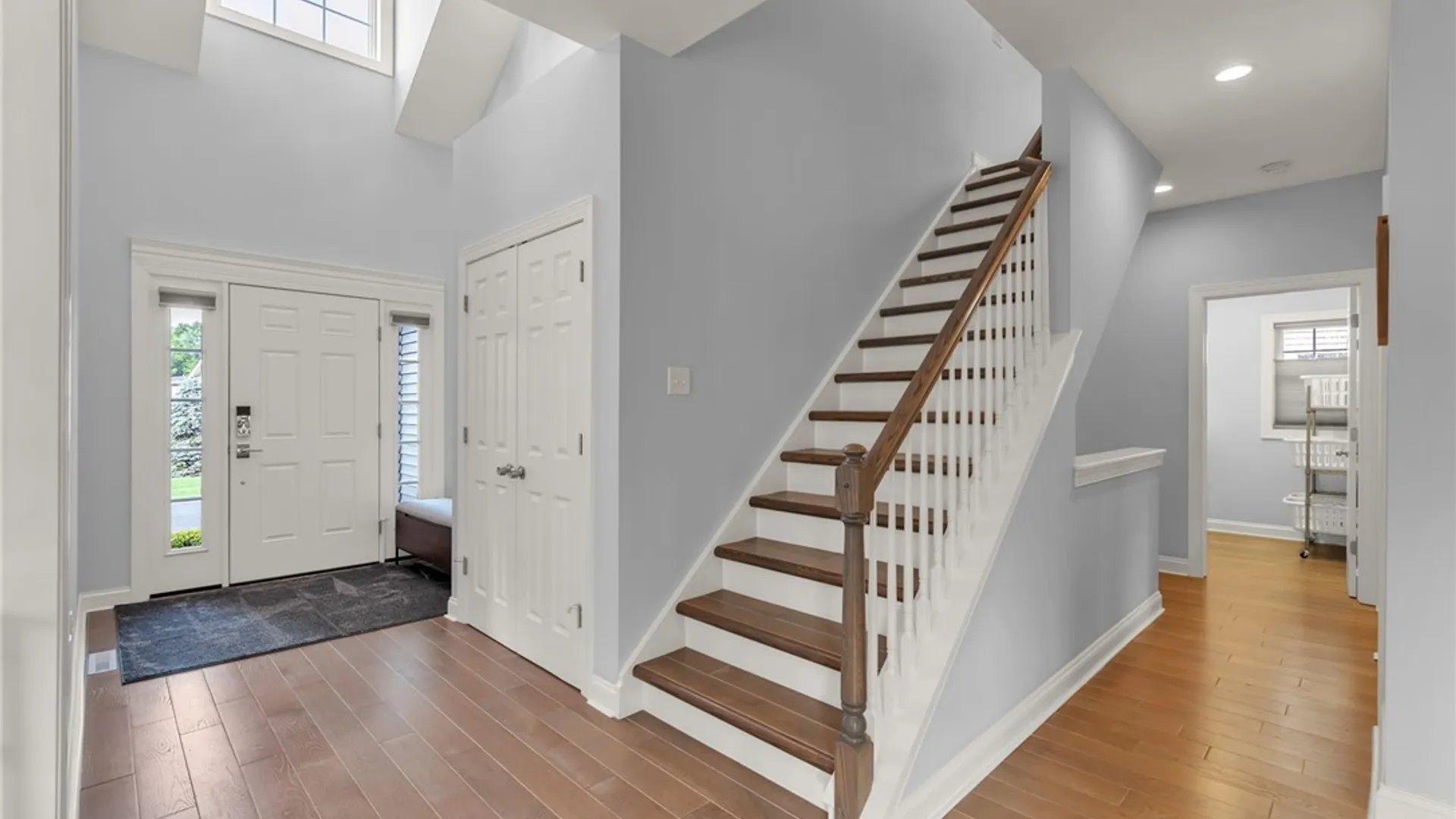 Property at 30 Logan Lane, Lancaster, NY 14086 4