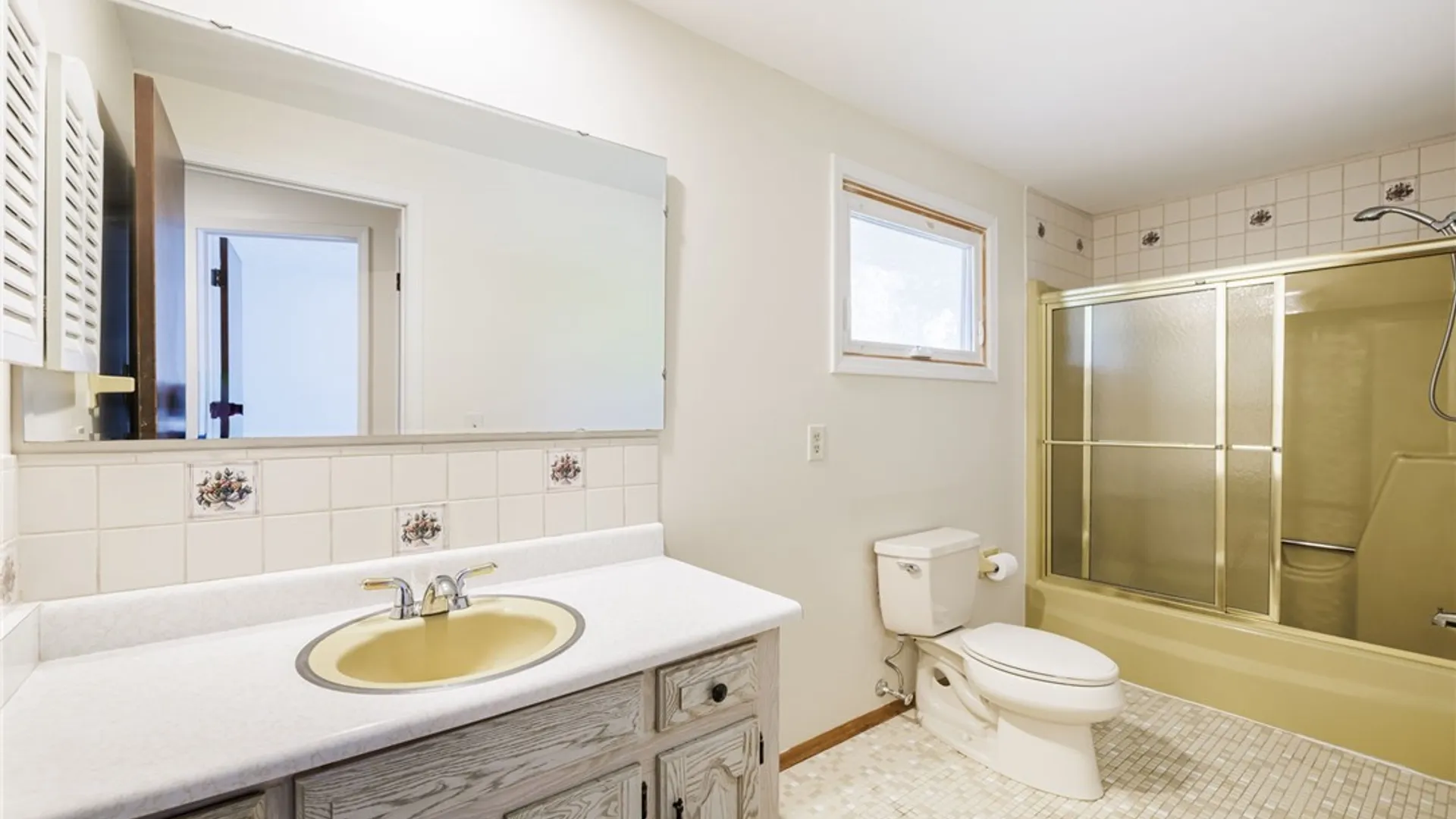 Property at 15 Ascot Drive, Chili, NY 14624 24