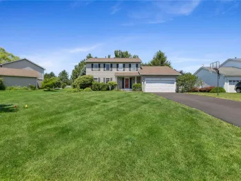 Property at 40 Alverstone Way, Henrietta, NY 14586
