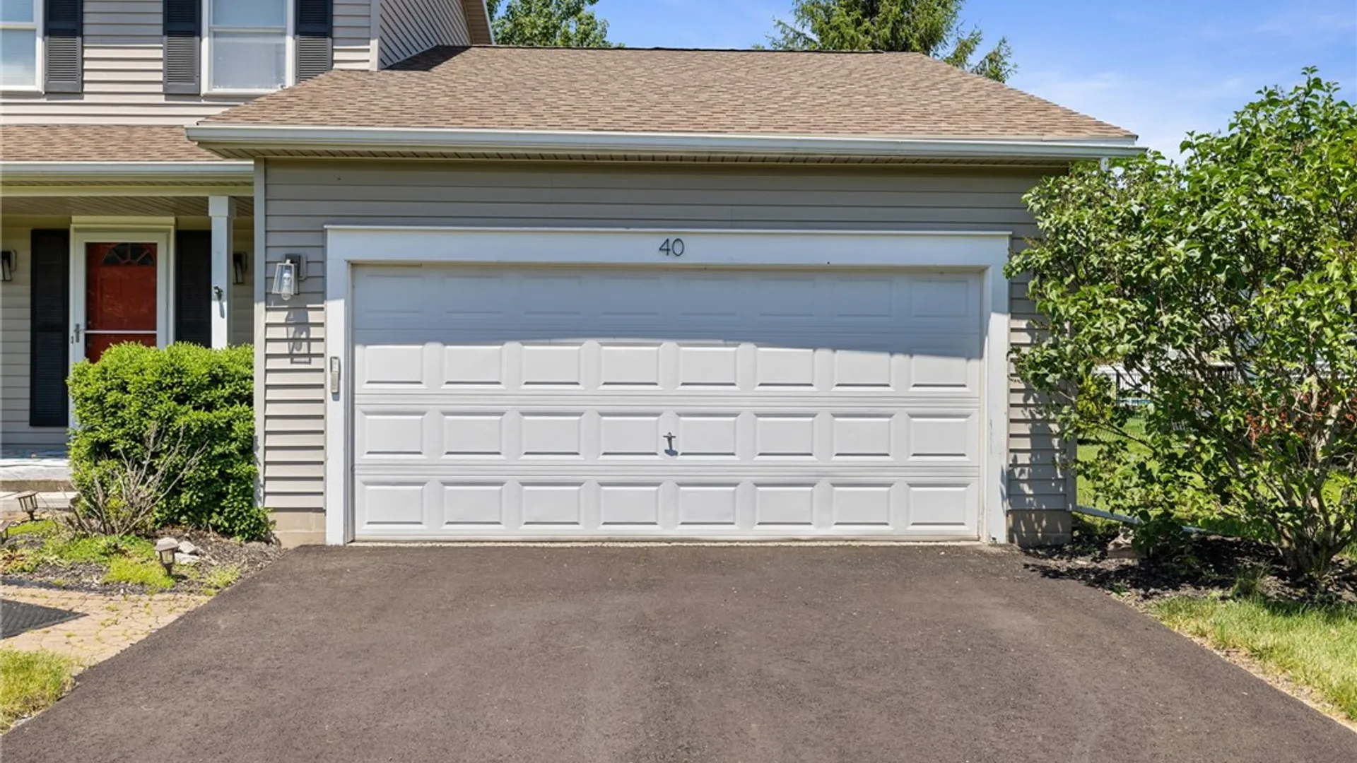 Property at 40 Alverstone Way, Henrietta, NY 14586 4