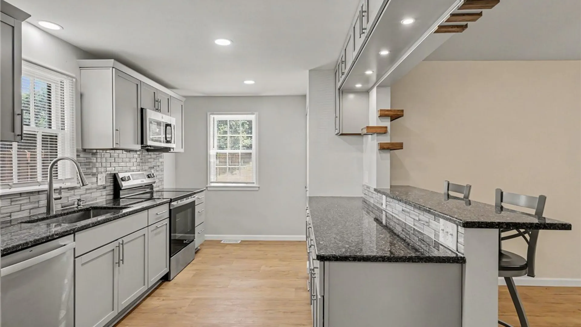 Property at 67 Dunrovin Lane, Brighton, NY 14618 7