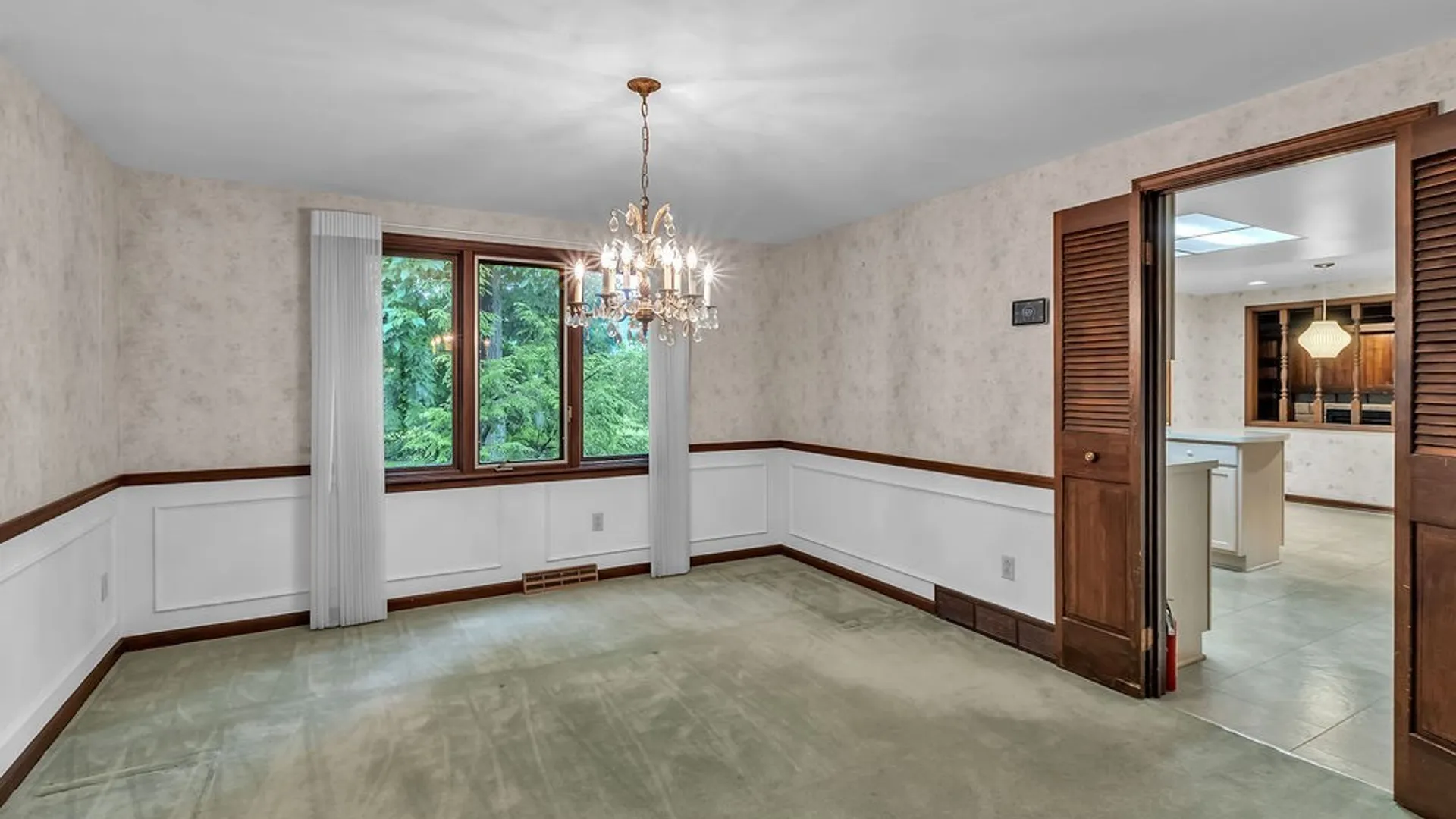 Property at 47 Woodstock Road, Grand Island, NY 14072 14