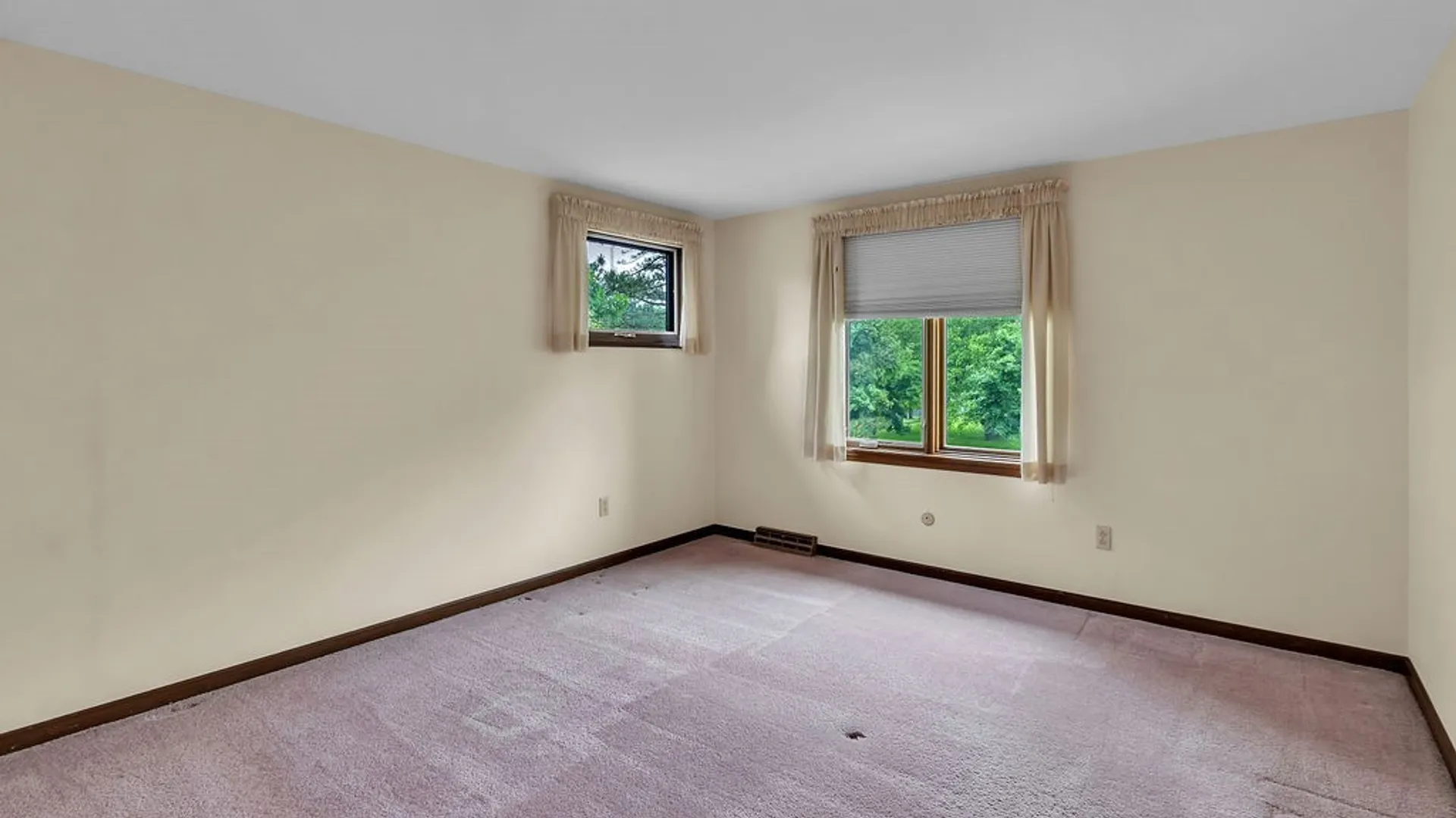 Property at 47 Woodstock Road, Grand Island, NY 14072 32