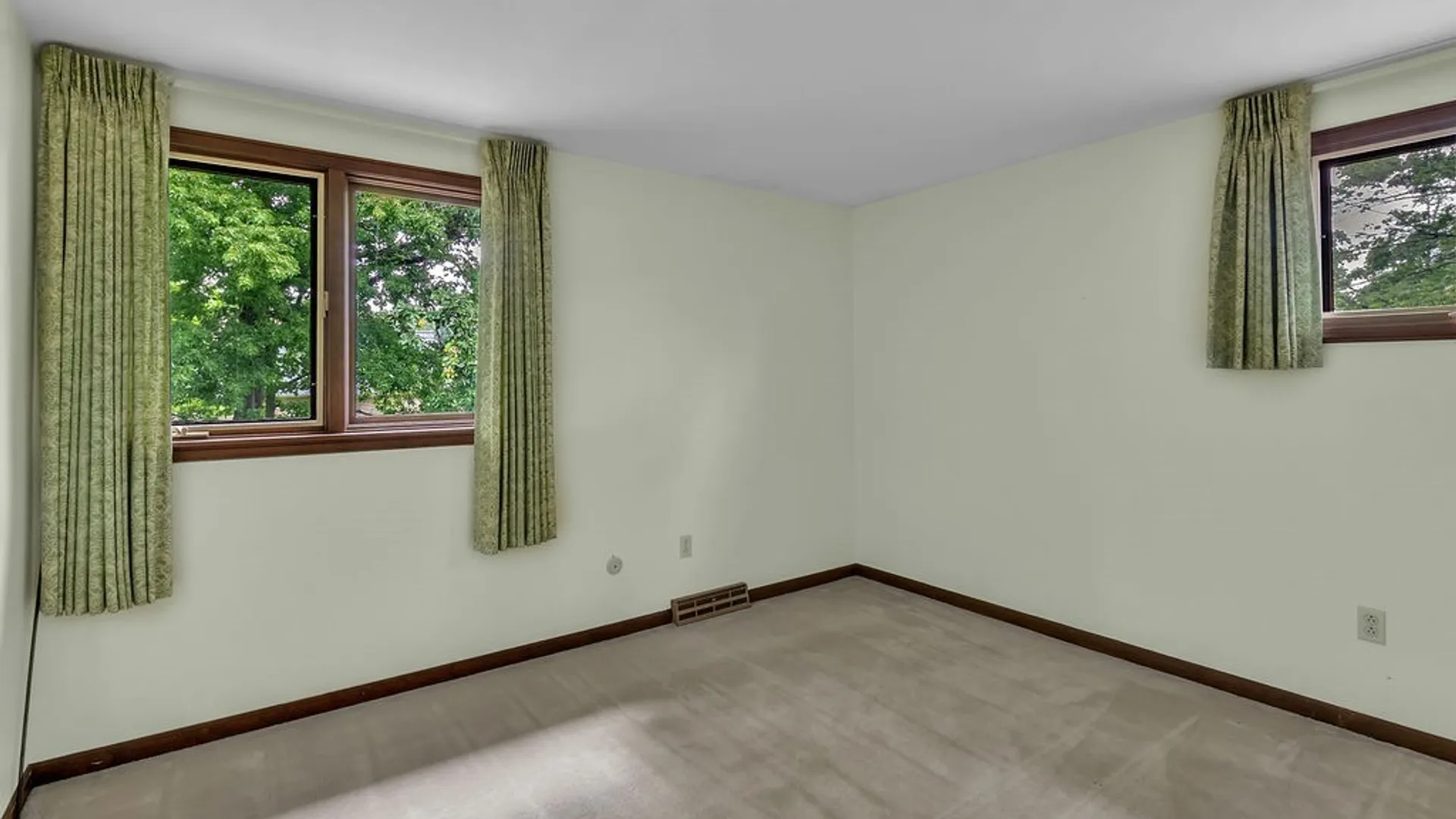 Property at 47 Woodstock Road, Grand Island, NY 14072 34