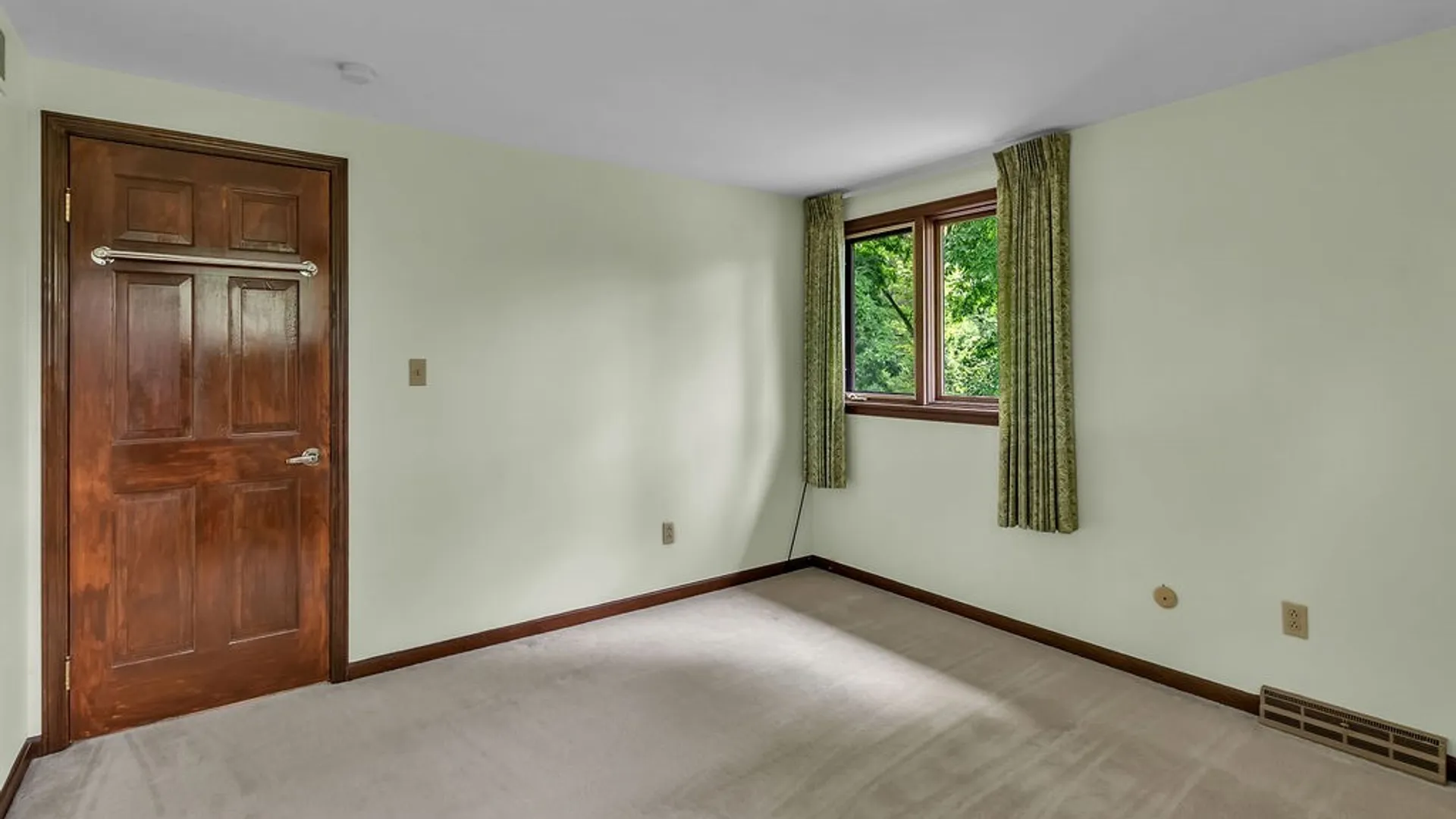 Property at 47 Woodstock Road, Grand Island, NY 14072 35