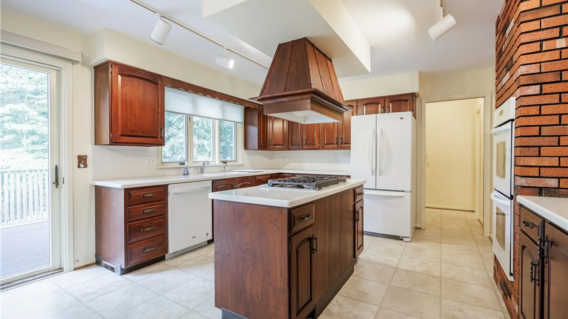Property at 17 Tuliptree Lane, Irondequoit, NY 14617 15
