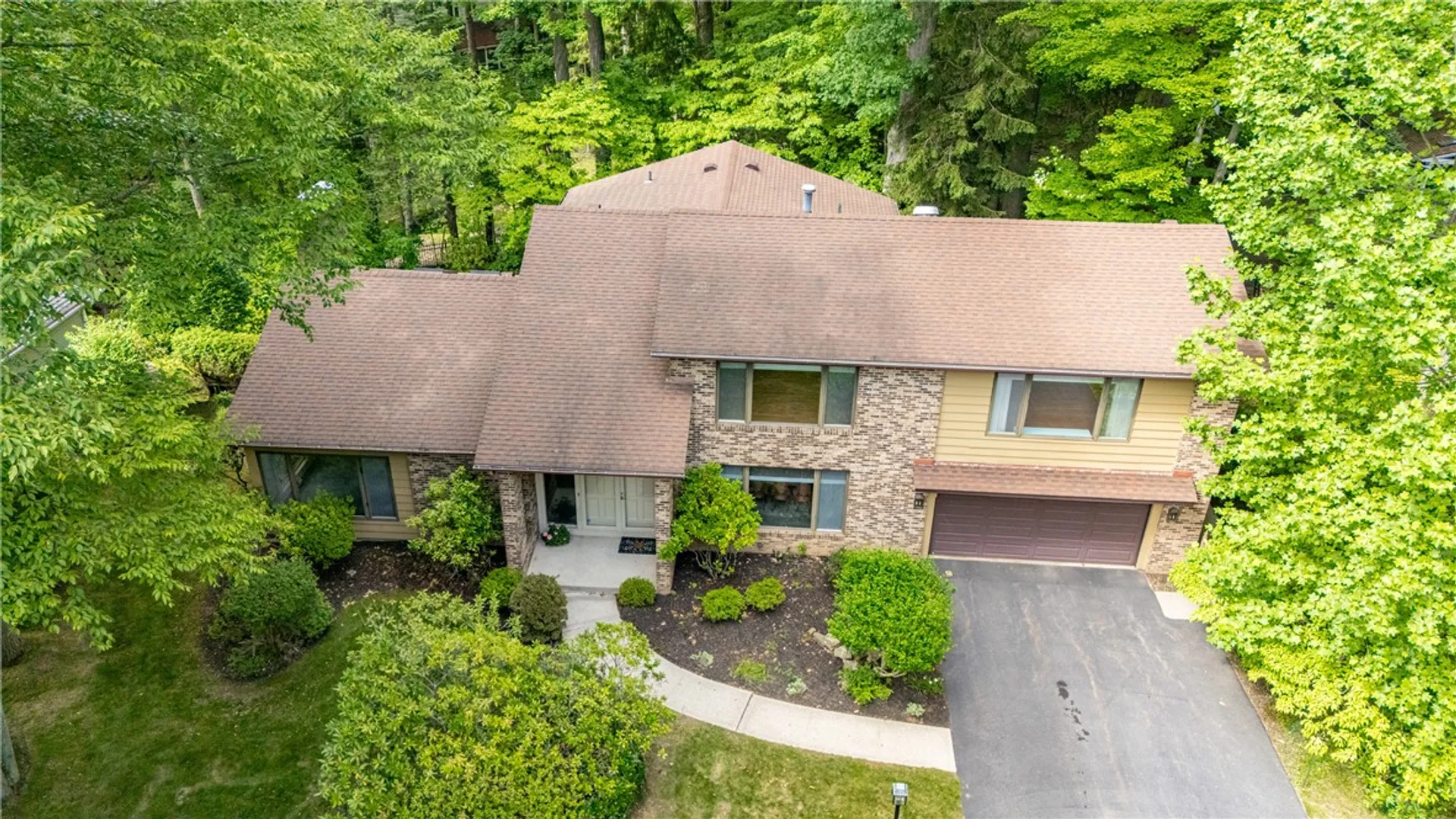 Property at 17 Tuliptree Lane, Irondequoit, NY 14617 2