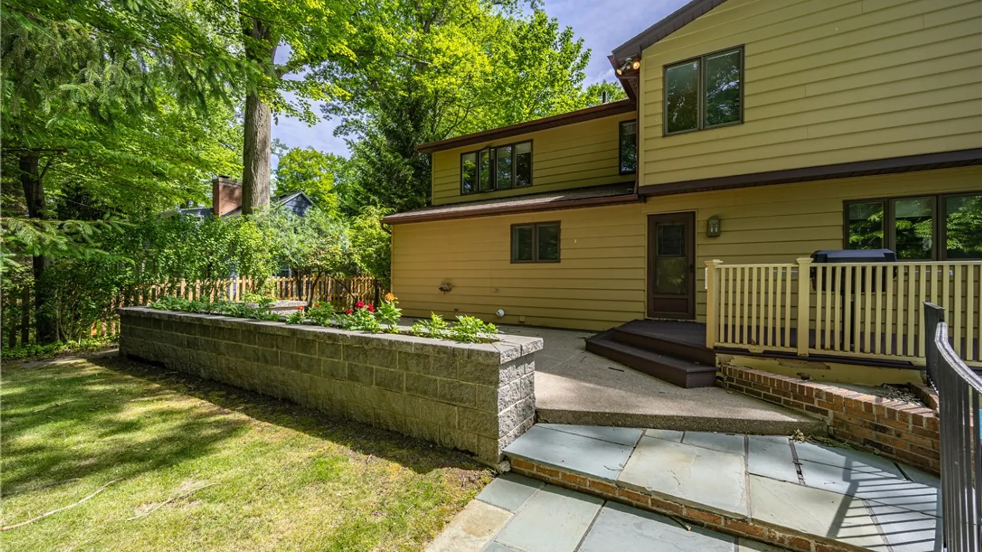 Property at 17 Tuliptree Lane, Irondequoit, NY 14617 42