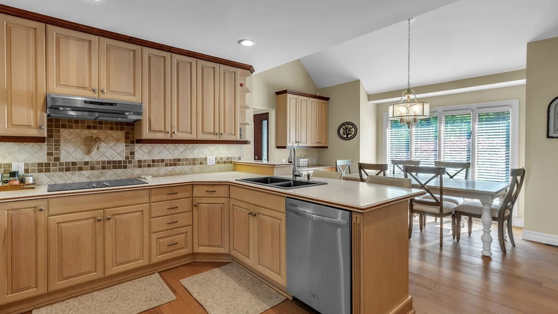Property at 10 Spicer Creek, Grand Island, NY 14072 13