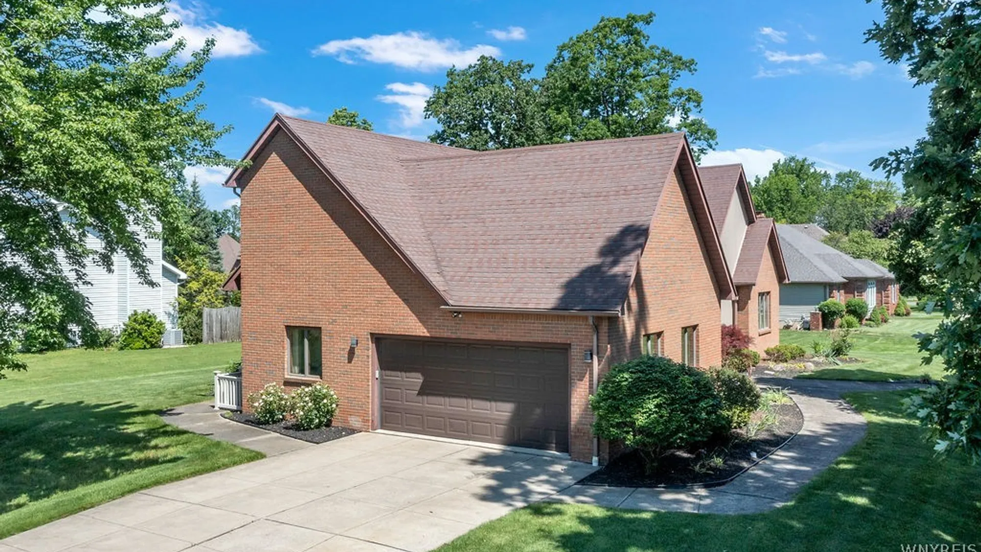 Property at 10 Spicer Creek, Grand Island, NY 14072 5
