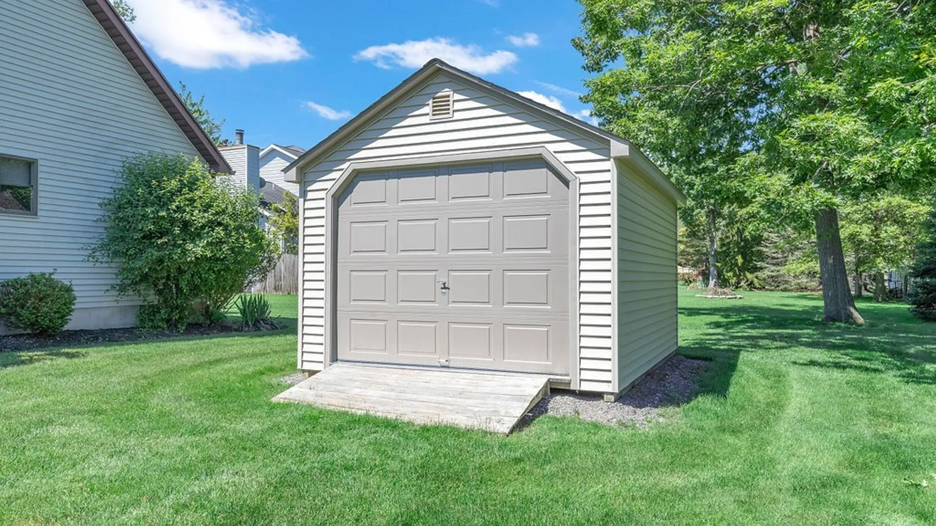 Property at 10 Spicer Creek, Grand Island, NY 14072 8