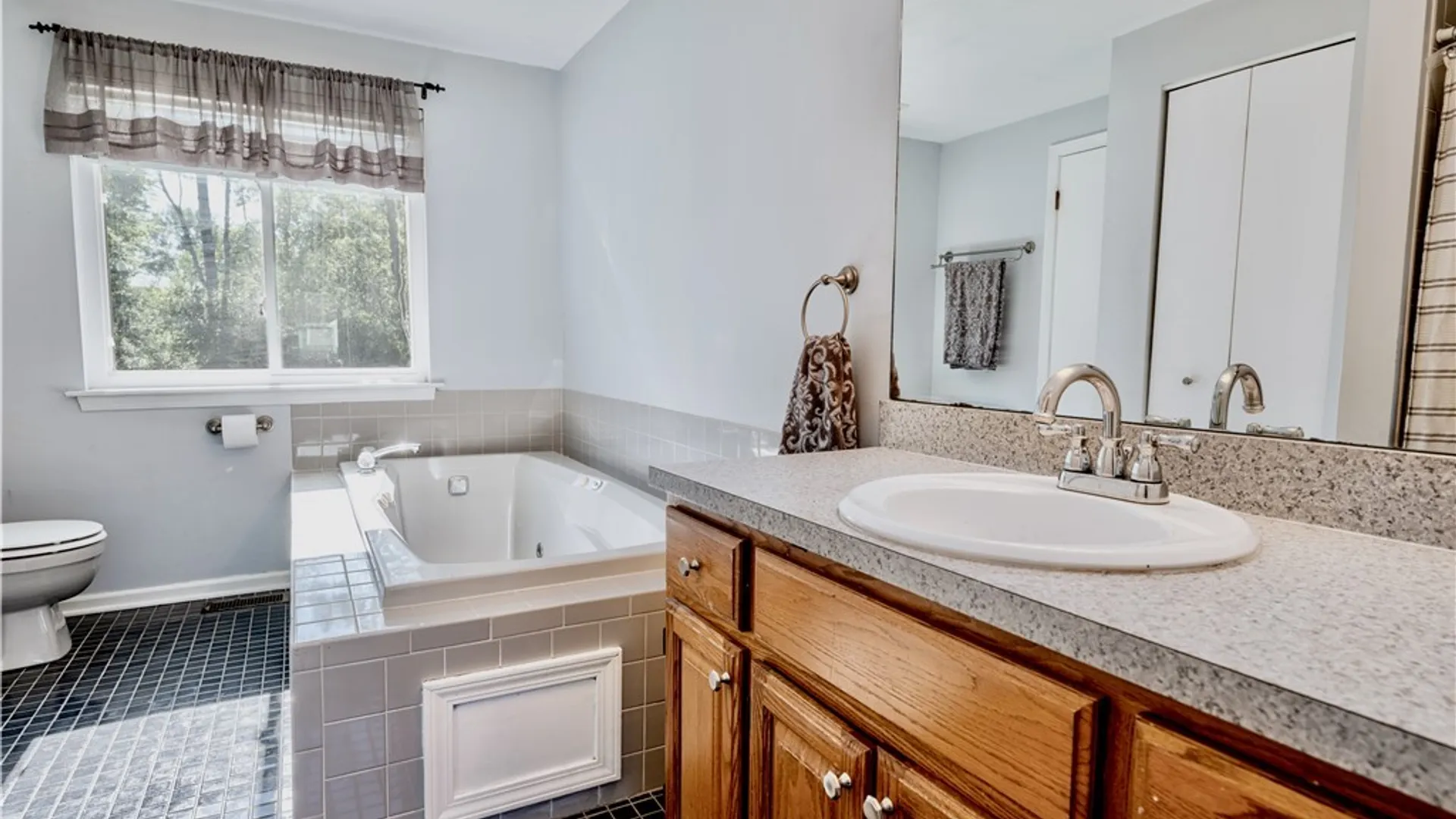 Property at 6102 Owlwood Drive, Cicero, NY 13039 28