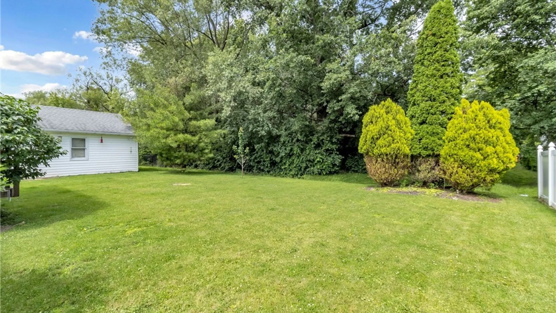 Property at 4437 Willow Lane, Hamburg, NY 14075 28