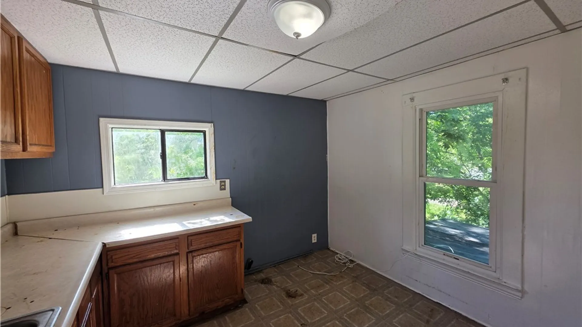 Property at 2430 Cudaback Avenue, Niagara Falls, NY 14303 4