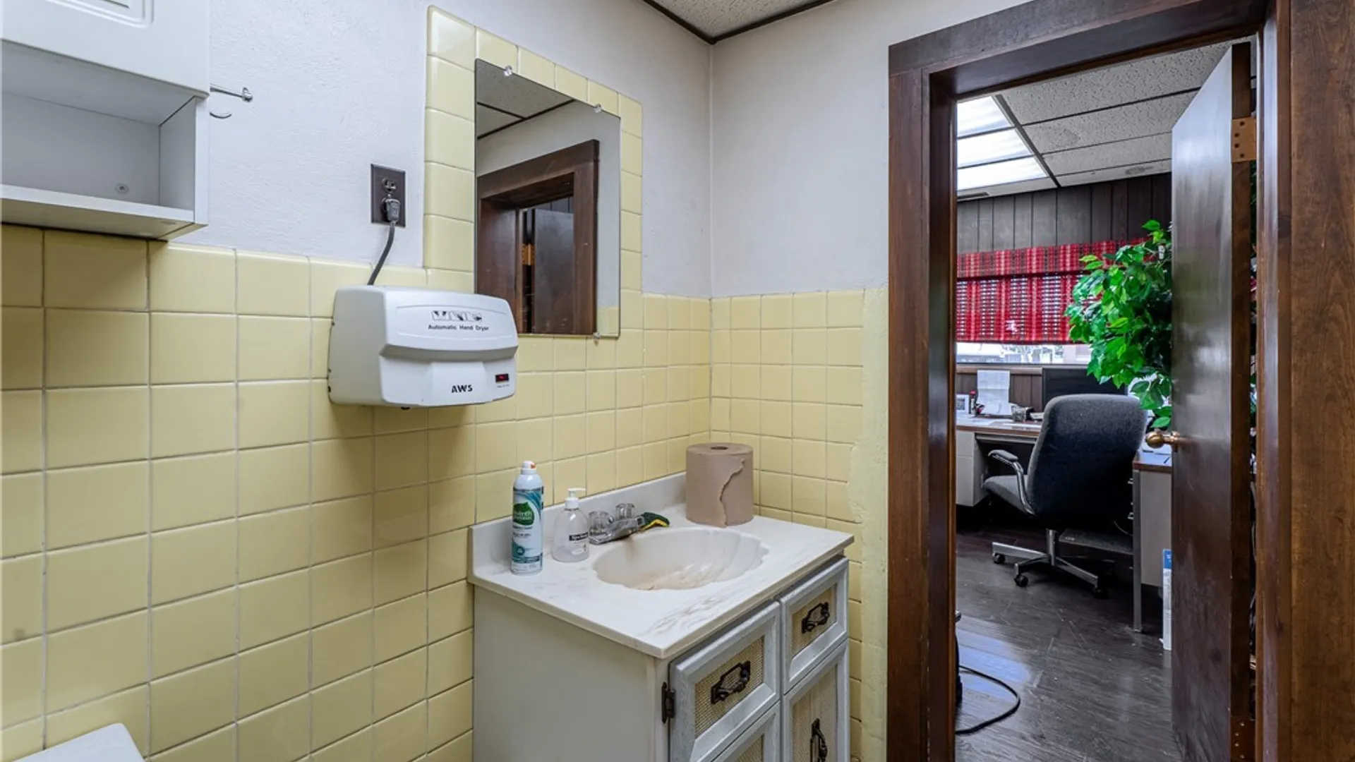 Property at 2323 Hyde Park Boulevard, Niagara Falls, NY 14305 13