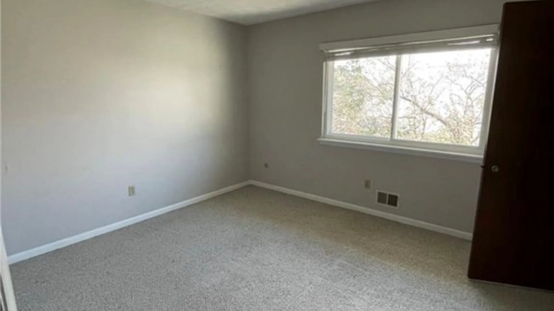 Property at 422 Eastbrooke Lane, Brighton, NY 14618 12