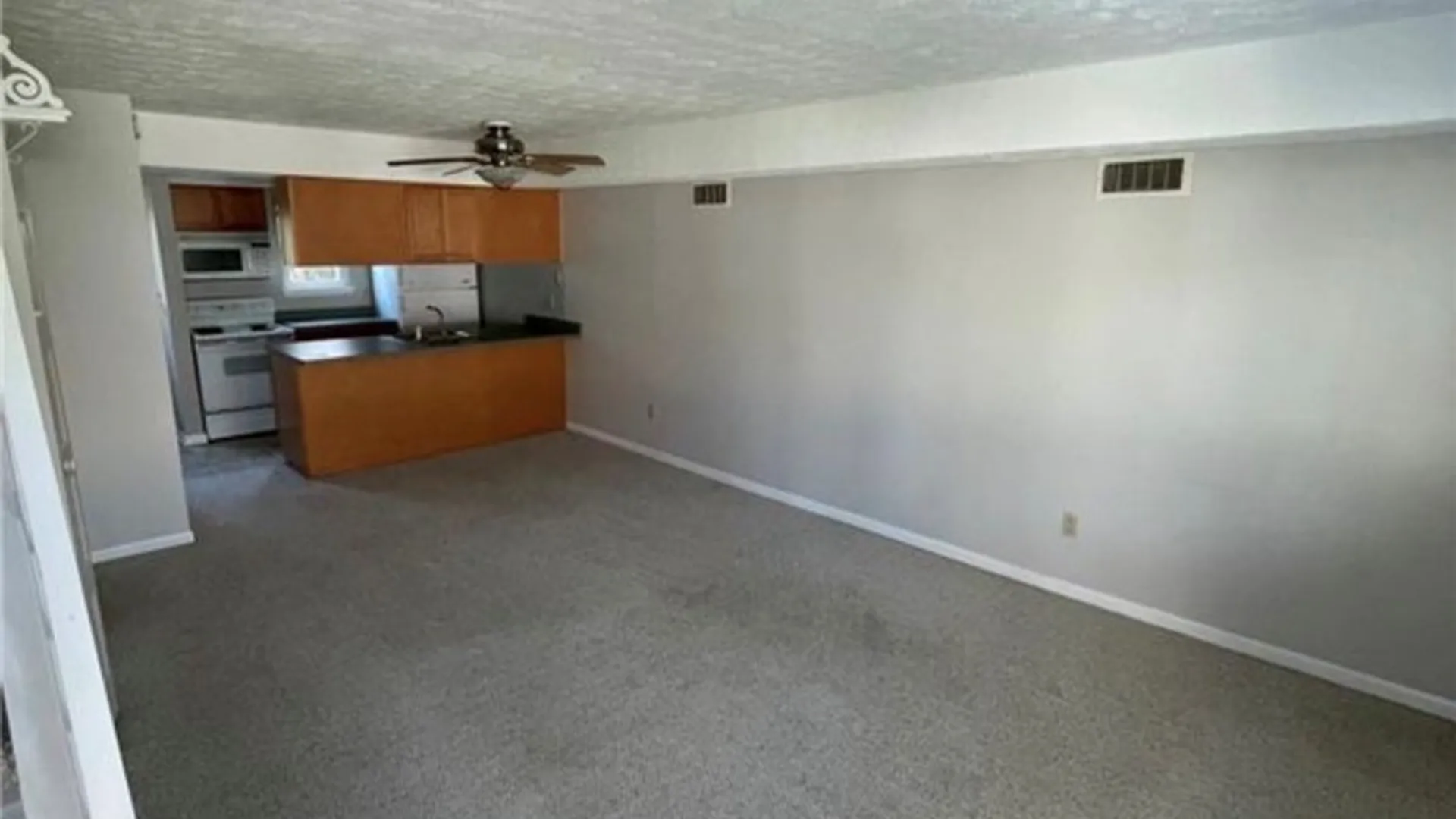 Property at 422 Eastbrooke Lane, Brighton, NY 14618 5
