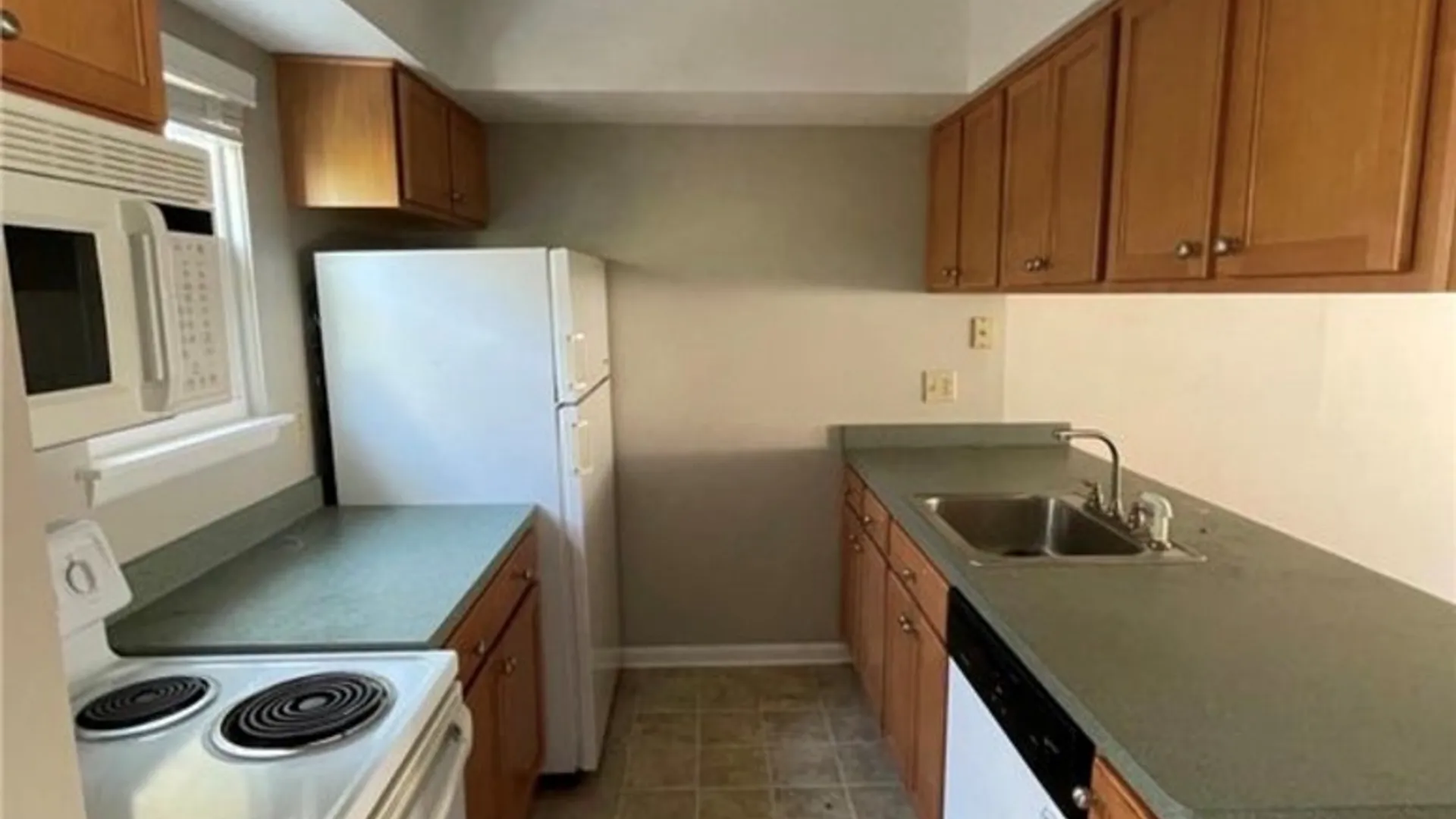 Property at 422 Eastbrooke Lane, Brighton, NY 14618 6