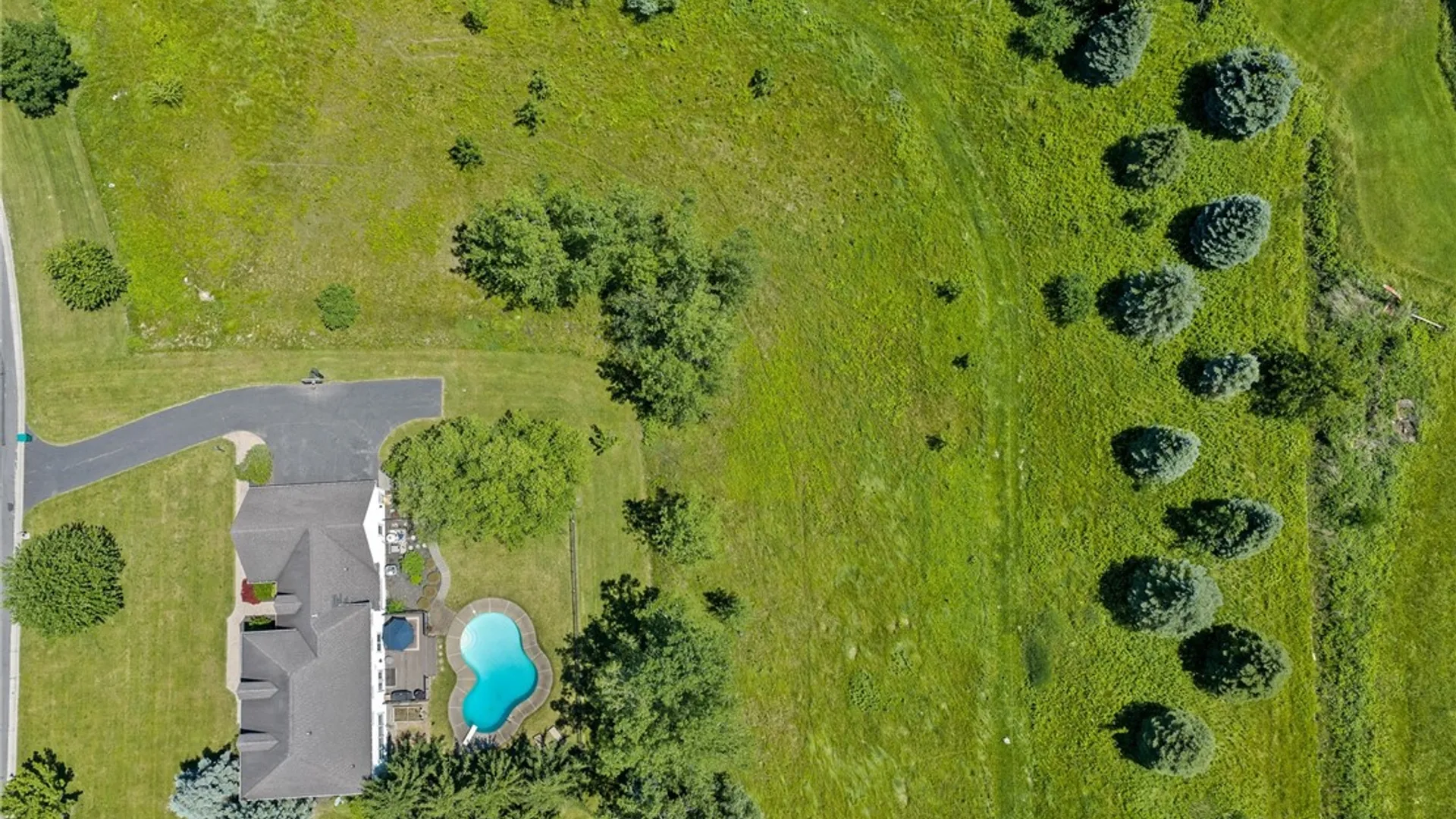 Property at 8 Turning Leaf Drive, Pittsford, NY 14534 2