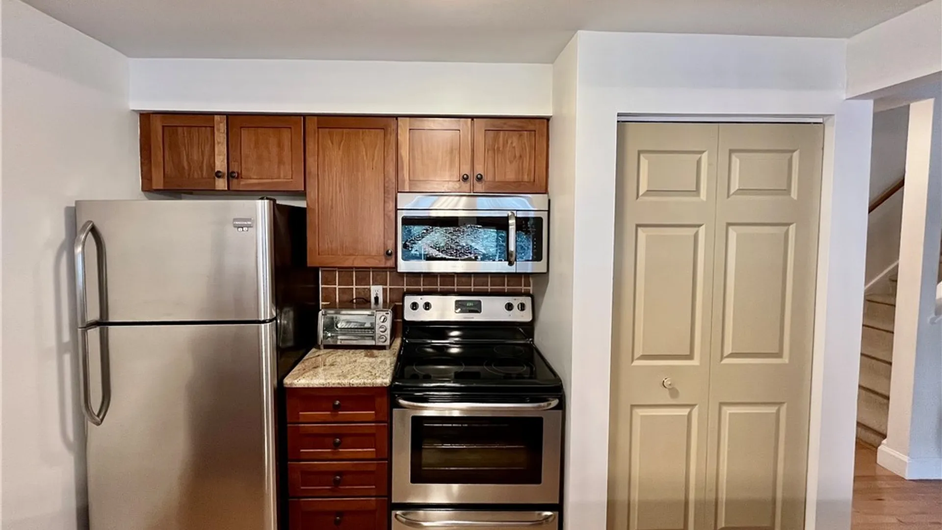 Property at 917 Madison St, Syracuse, NY 13210 10