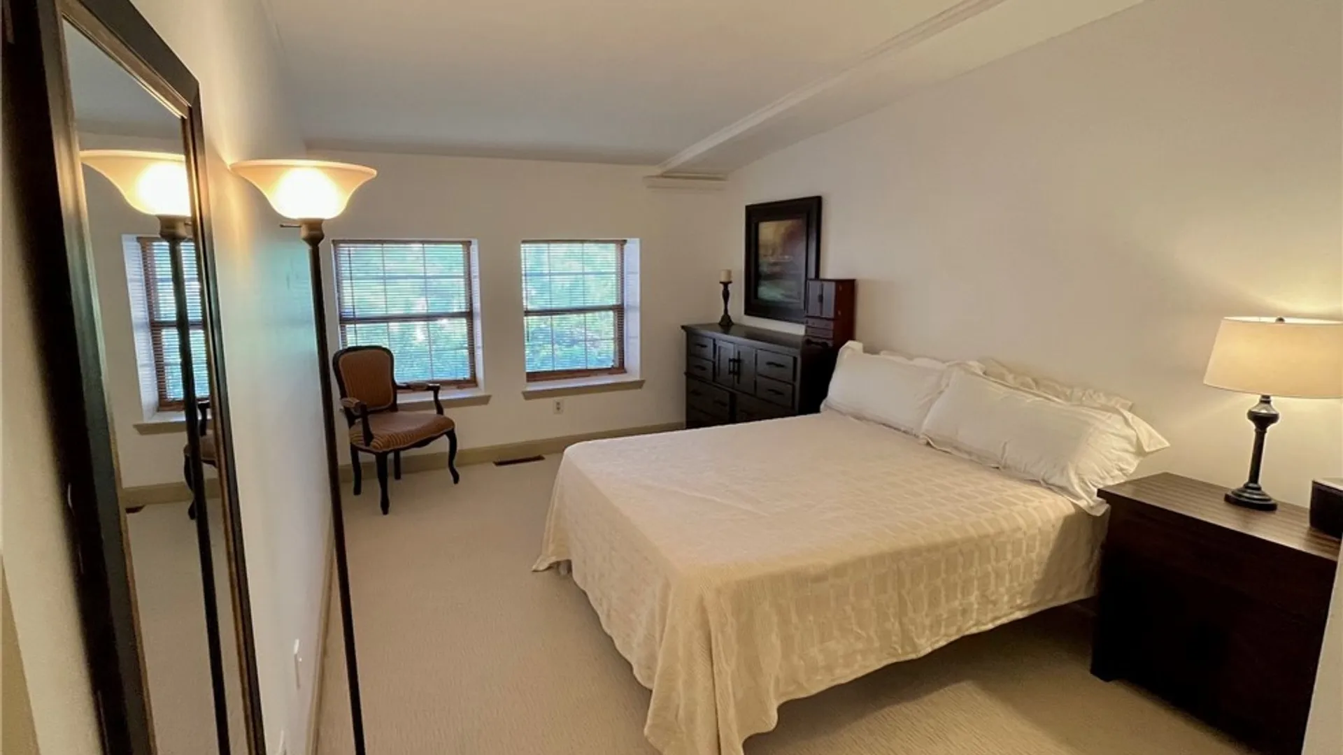 Property at 917 Madison St, Syracuse, NY 13210 17