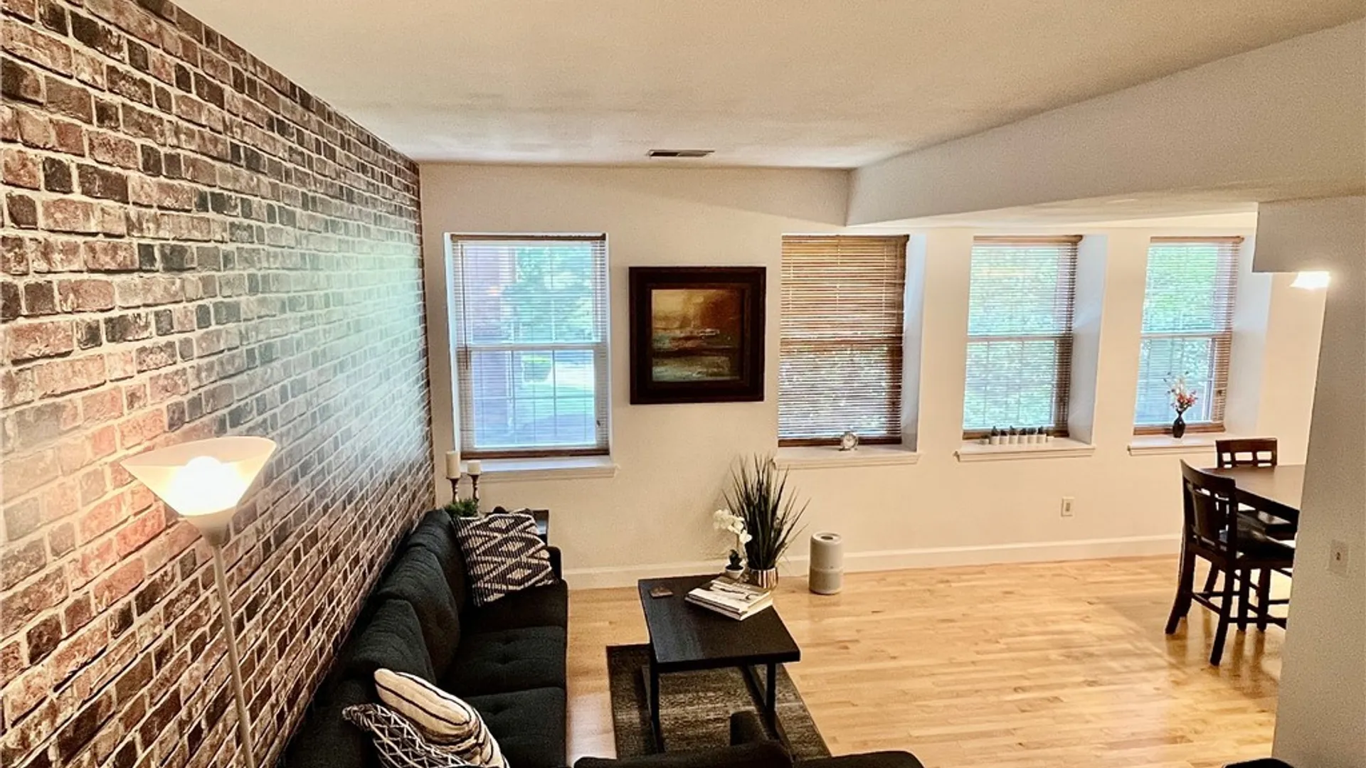 Property at 917 Madison St, Syracuse, NY 13210 3