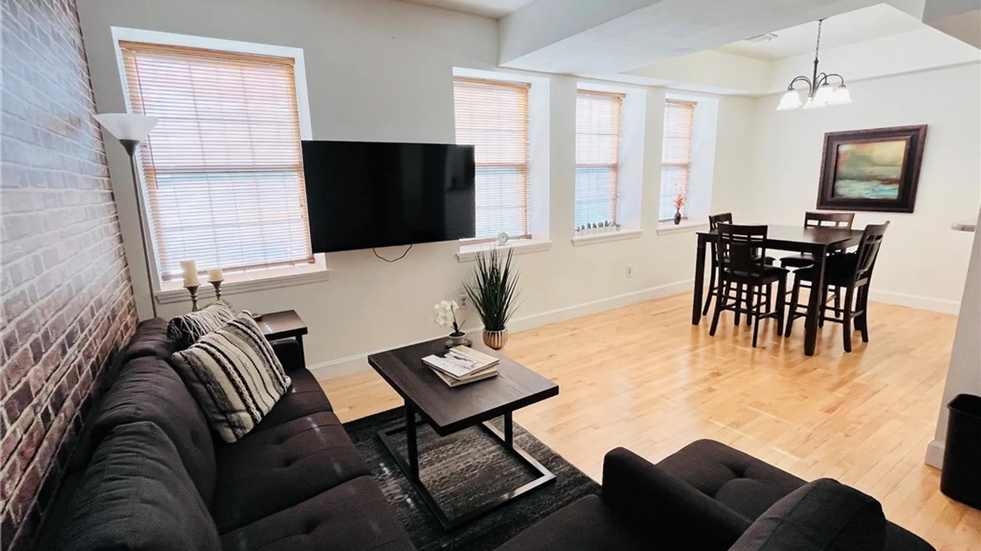 Property at 917 Madison St, Syracuse, NY 13210 4
