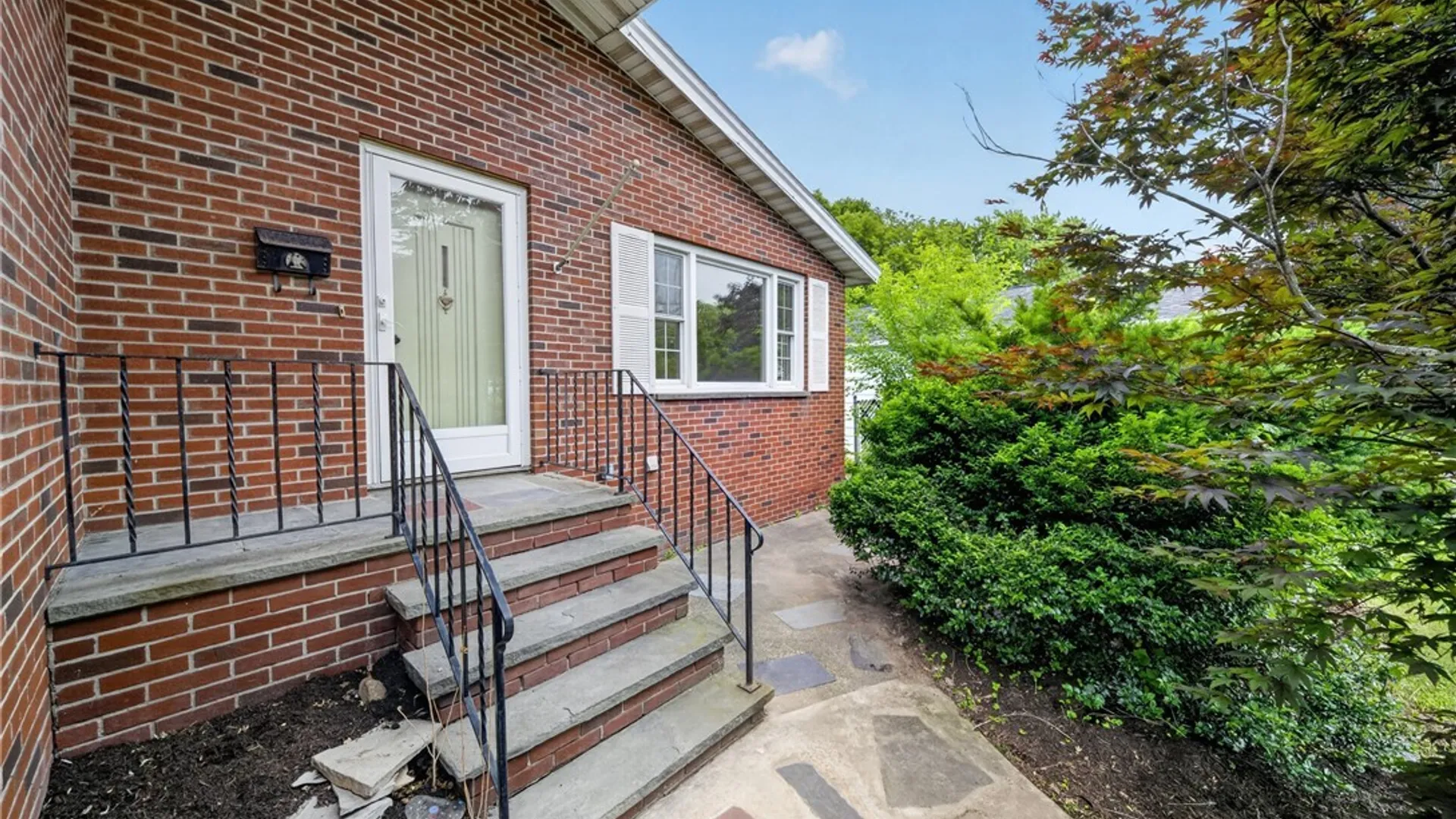 Property at 412 Swansea Avenue, Salina, NY 13206 2