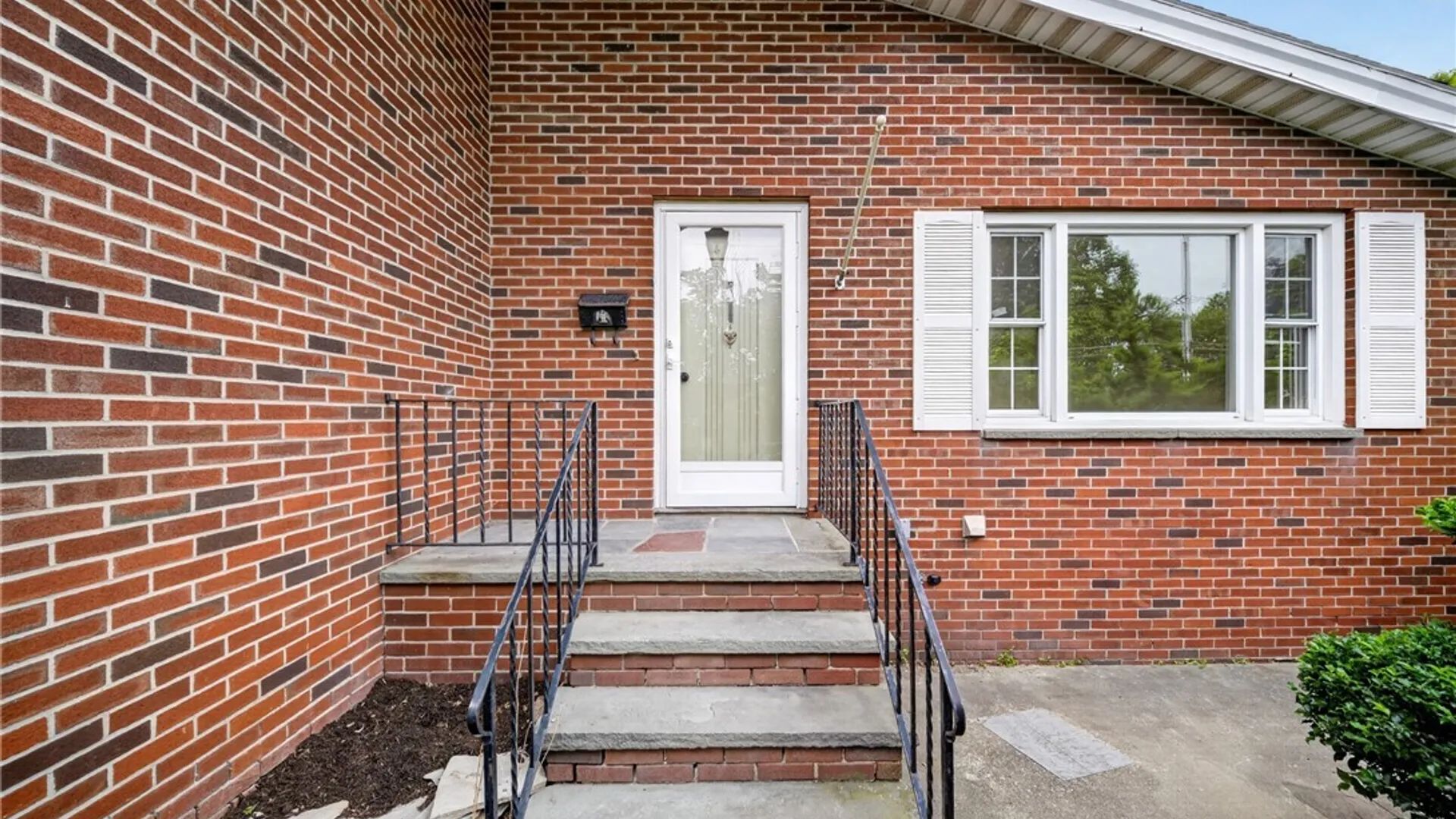 Property at 412 Swansea Avenue, Salina, NY 13206 3