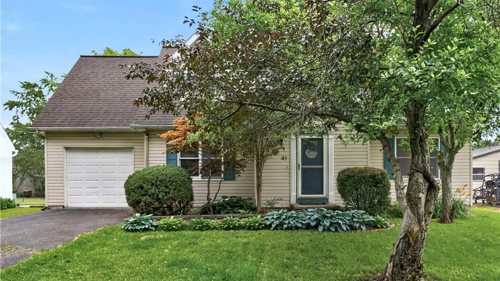 Property at 41 Honey Bunch Lane, Irondequoit, NY 14609 2