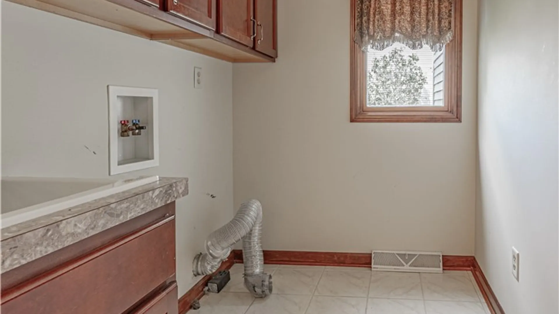Property at 3870 Ontario Drive, Wheatfield, NY 14120 11