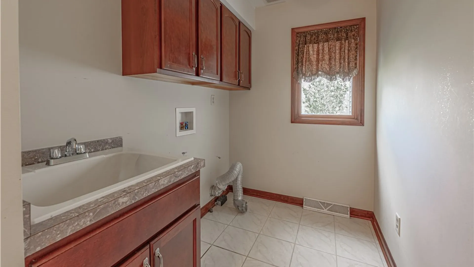 Property at 3870 Ontario Drive, Wheatfield, NY 14120 13