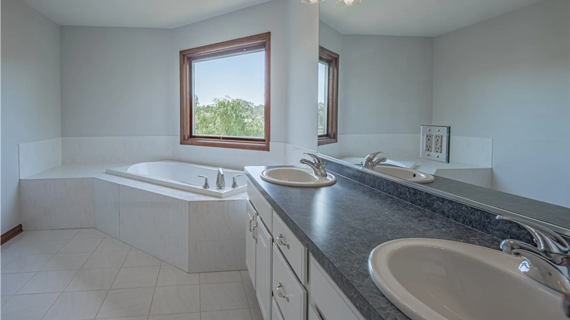 Property at 3870 Ontario Drive, Wheatfield, NY 14120 31