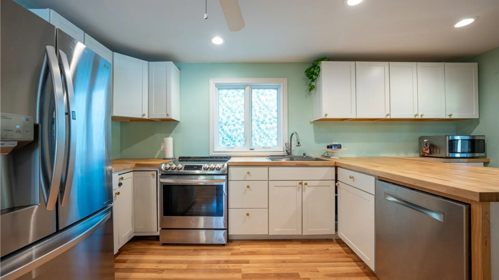 Property at 136 S Lincoln Avenue, Orchard Park, NY 14127 17