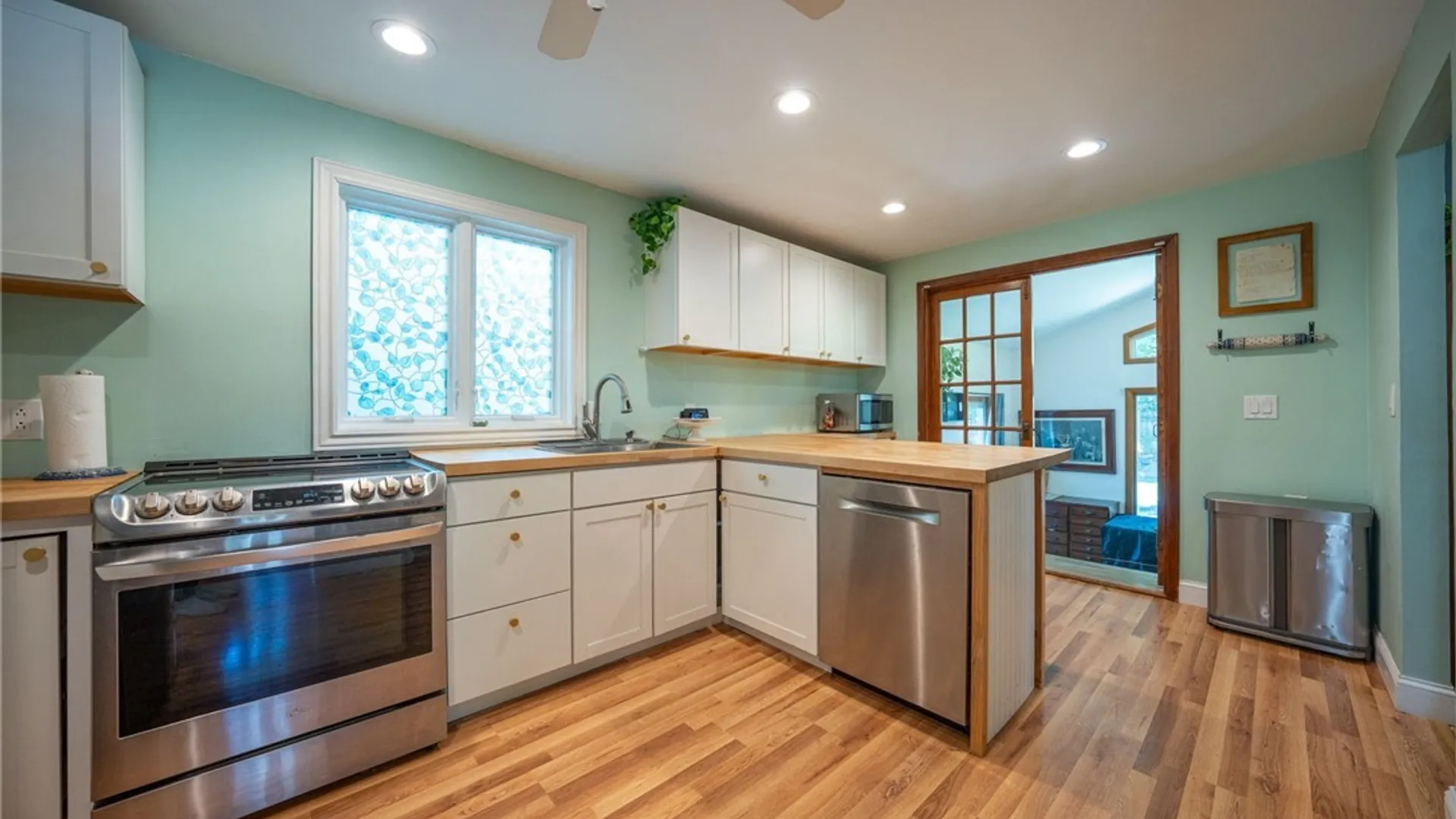 Property at 136 S Lincoln Avenue, Orchard Park, NY 14127 18