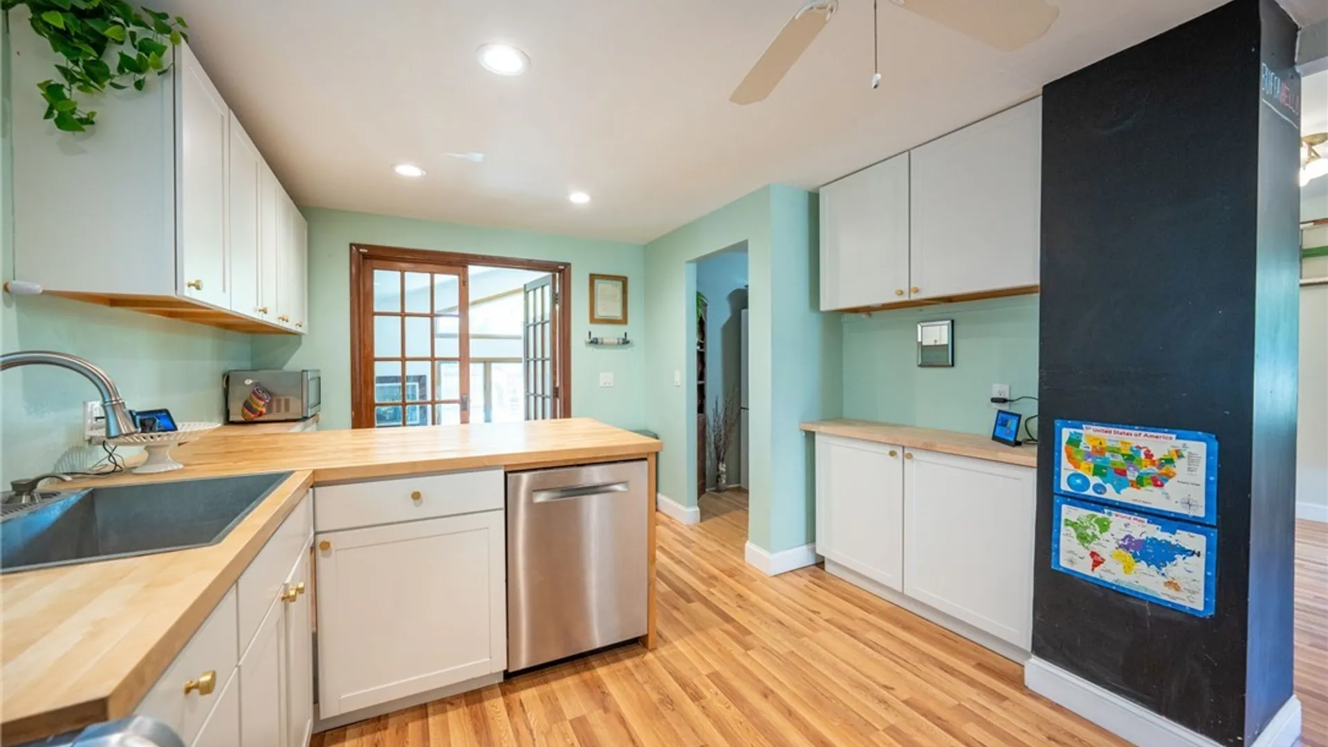 Property at 136 S Lincoln Avenue, Orchard Park, NY 14127 19