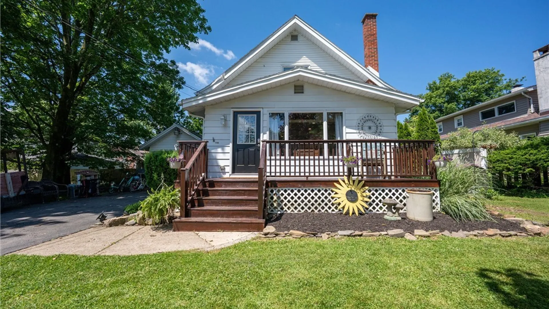 Property at 136 S Lincoln Avenue, Orchard Park, NY 14127 2