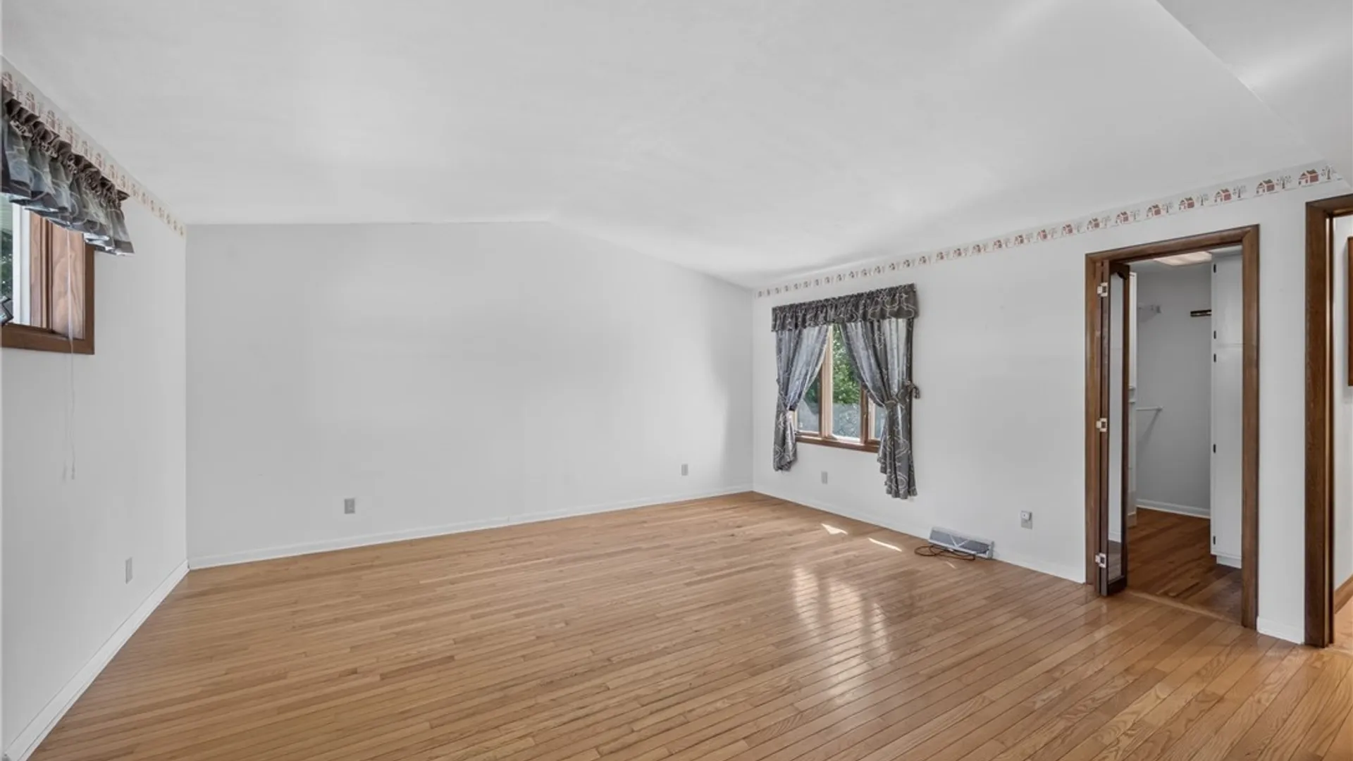 Property at 11 Bellewood Circle, Cicero, NY 13212 11