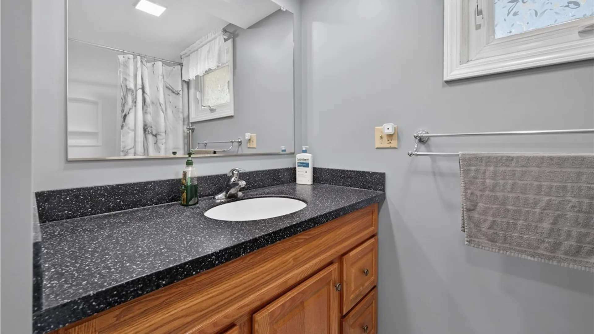 Property at 11 Bellewood Circle, Cicero, NY 13212 15