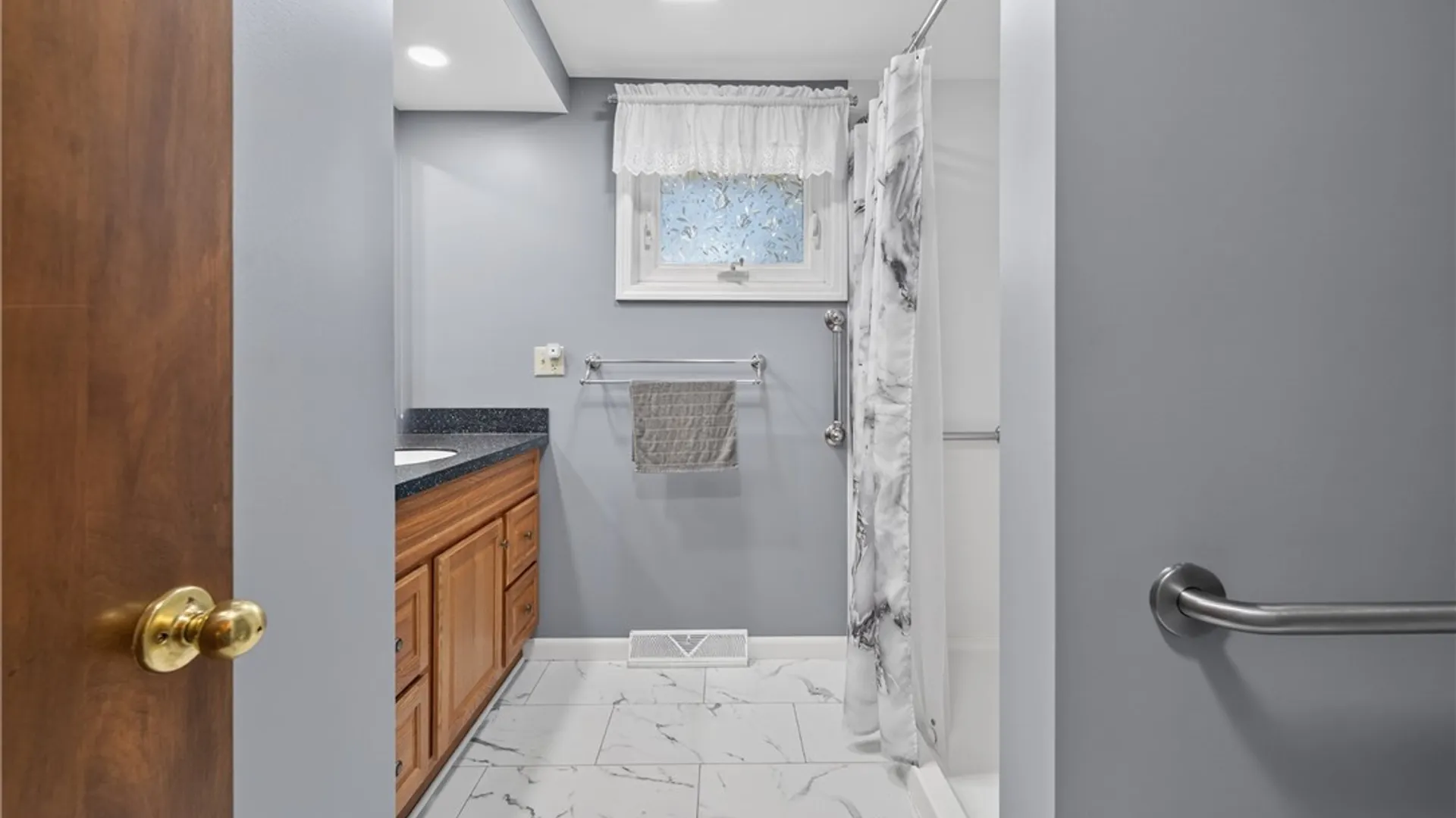 Property at 11 Bellewood Circle, Cicero, NY 13212 16