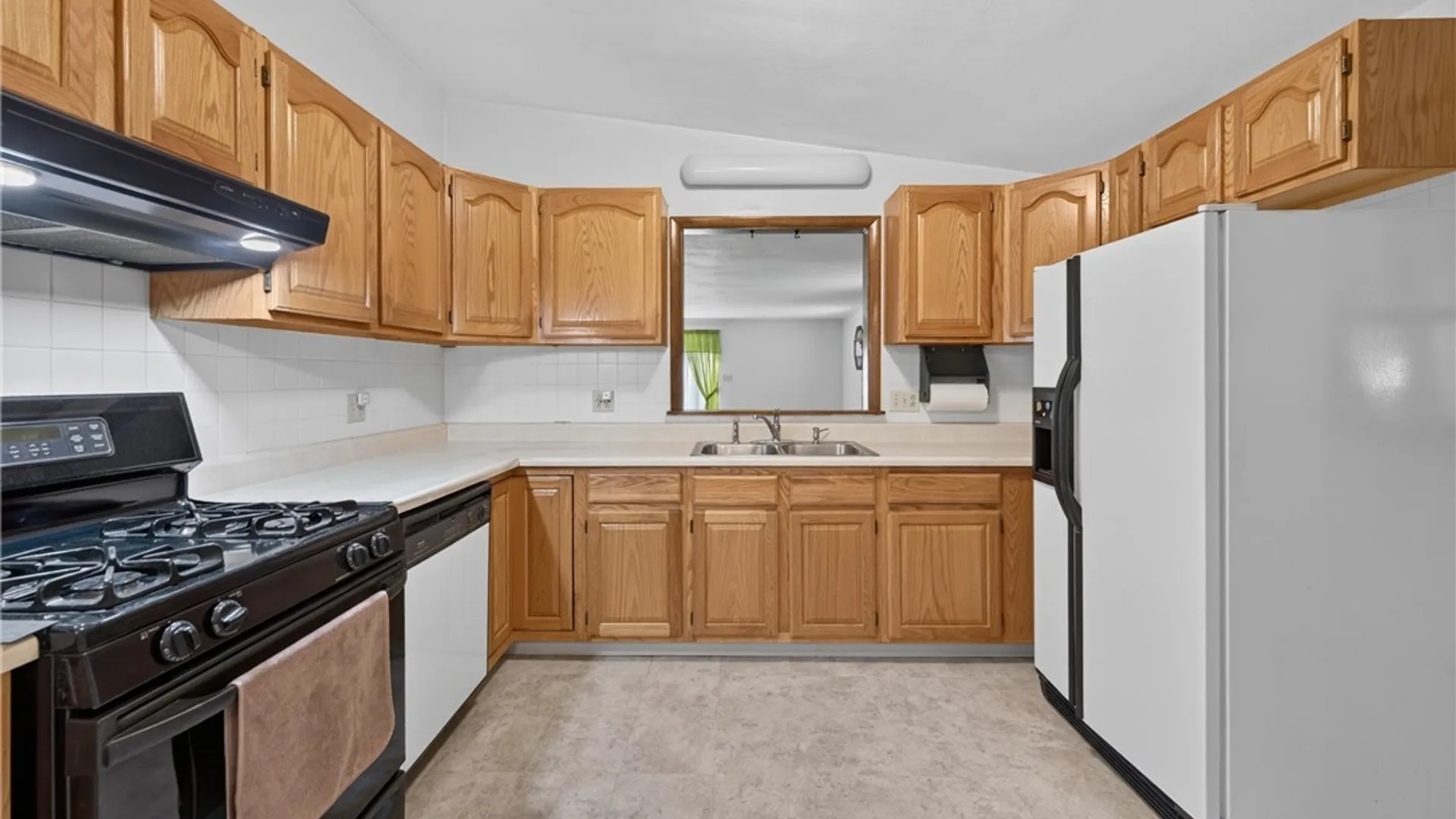 Property at 11 Bellewood Circle, Cicero, NY 13212 18
