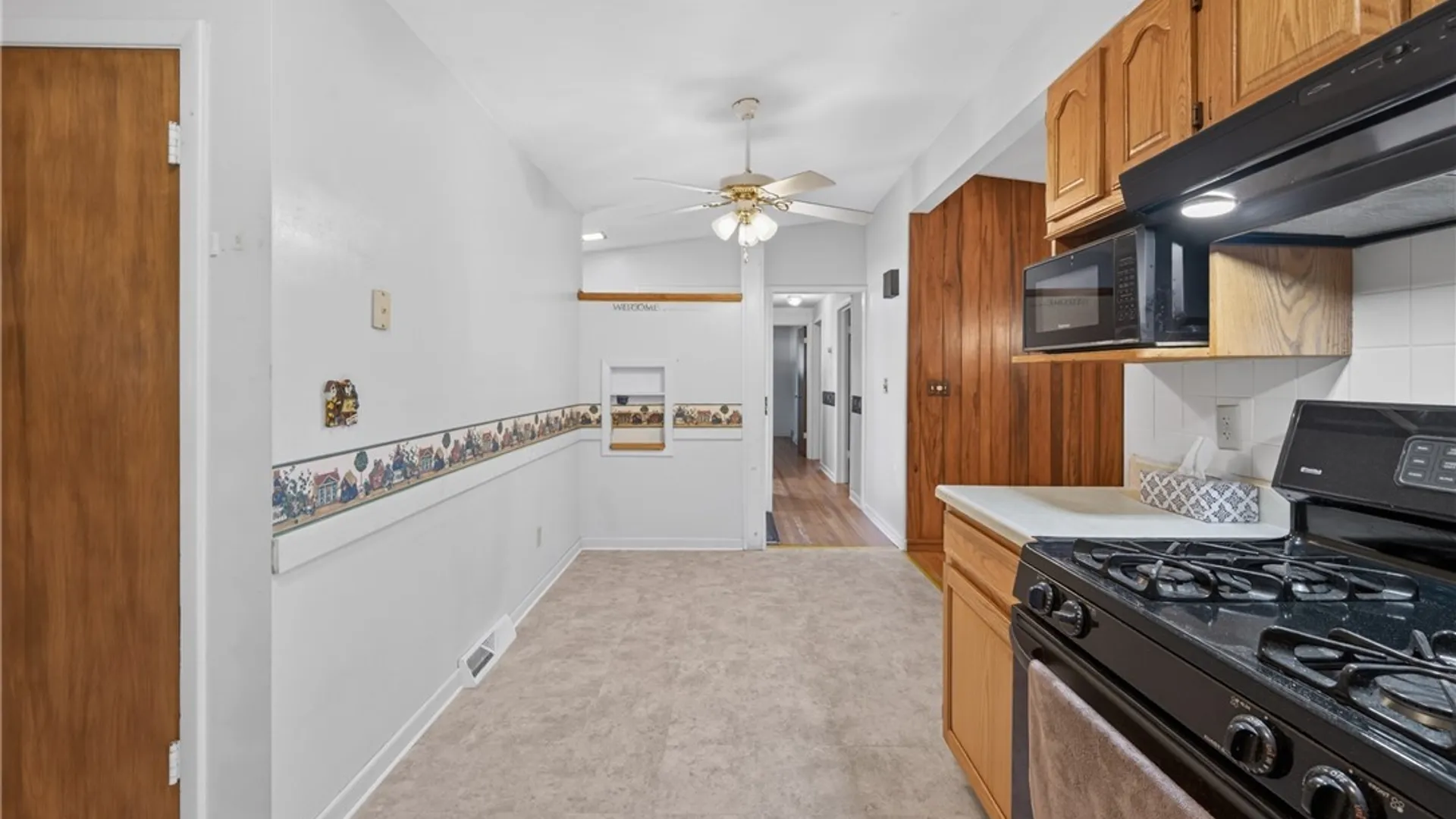 Property at 11 Bellewood Circle, Cicero, NY 13212 19